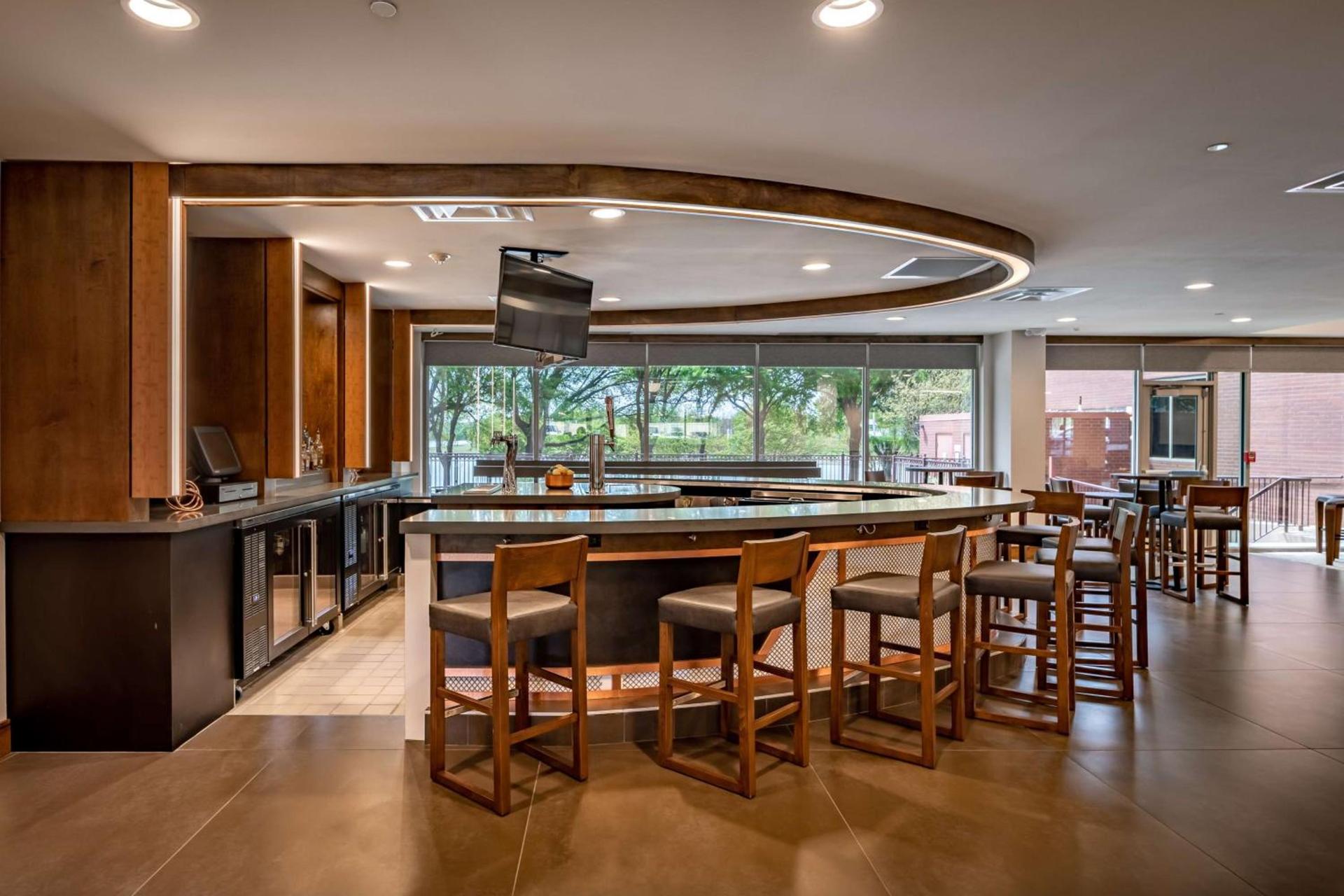 DoubleTree by Hilton Dallas-Farmers Branch photo 28