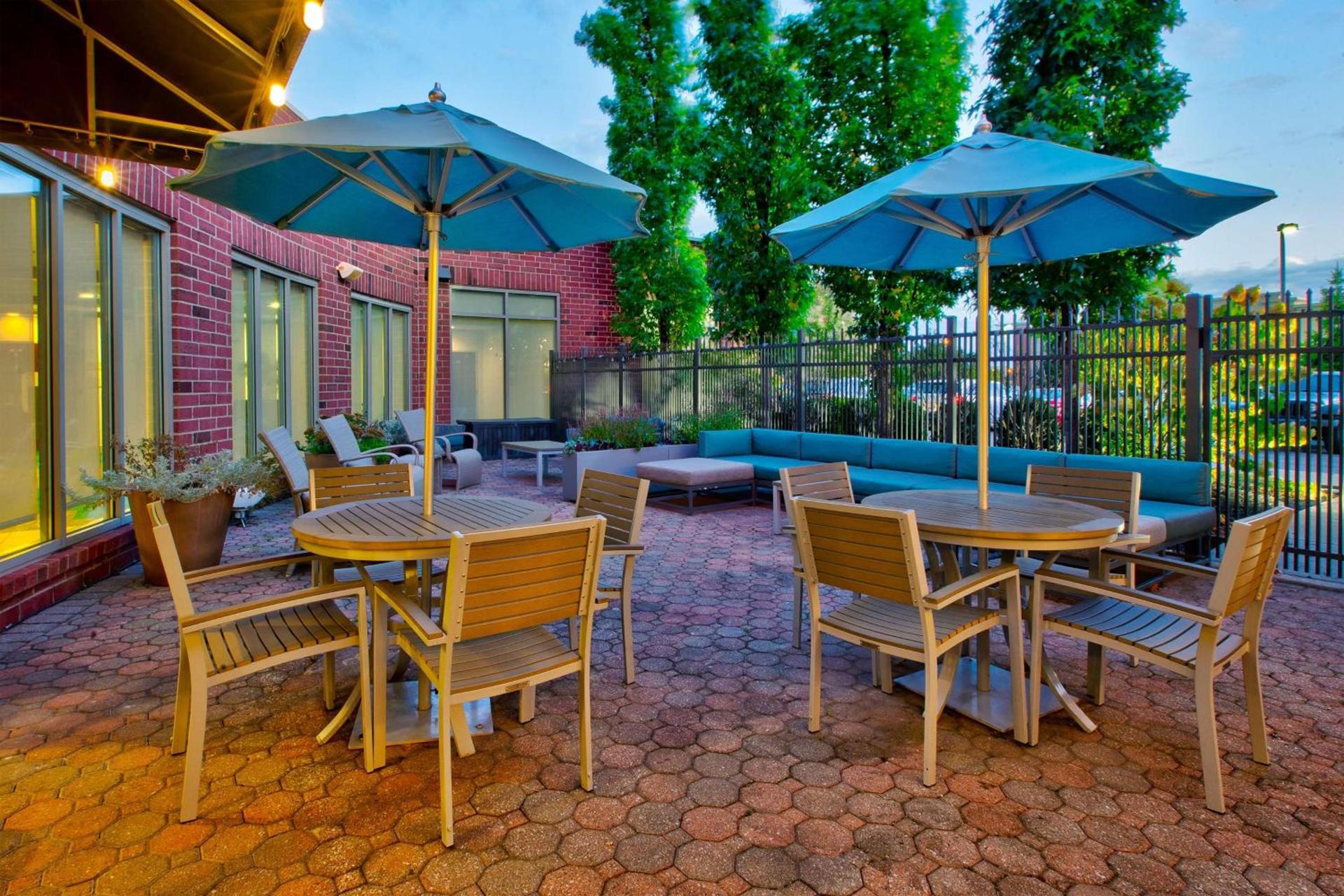 Hilton Garden Inn Dayton/ Beavercreek photo 2