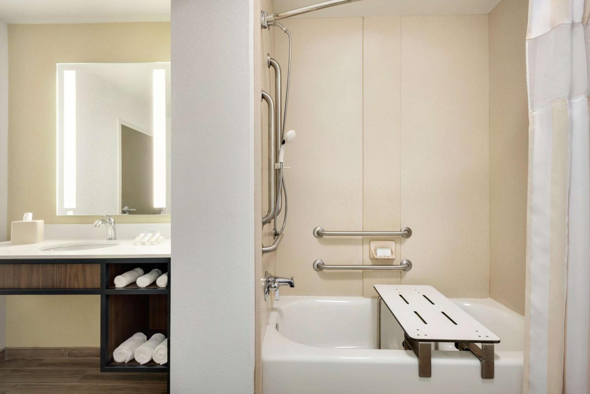 Hilton Garden Inn Dubuque Downtown photo 31