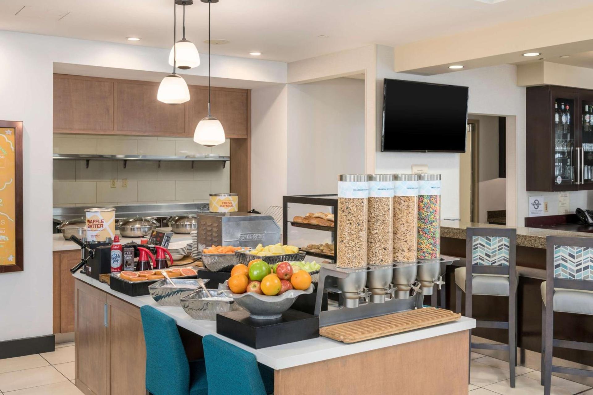 Hilton Garden Inn Silver Spring White Oak photo 15