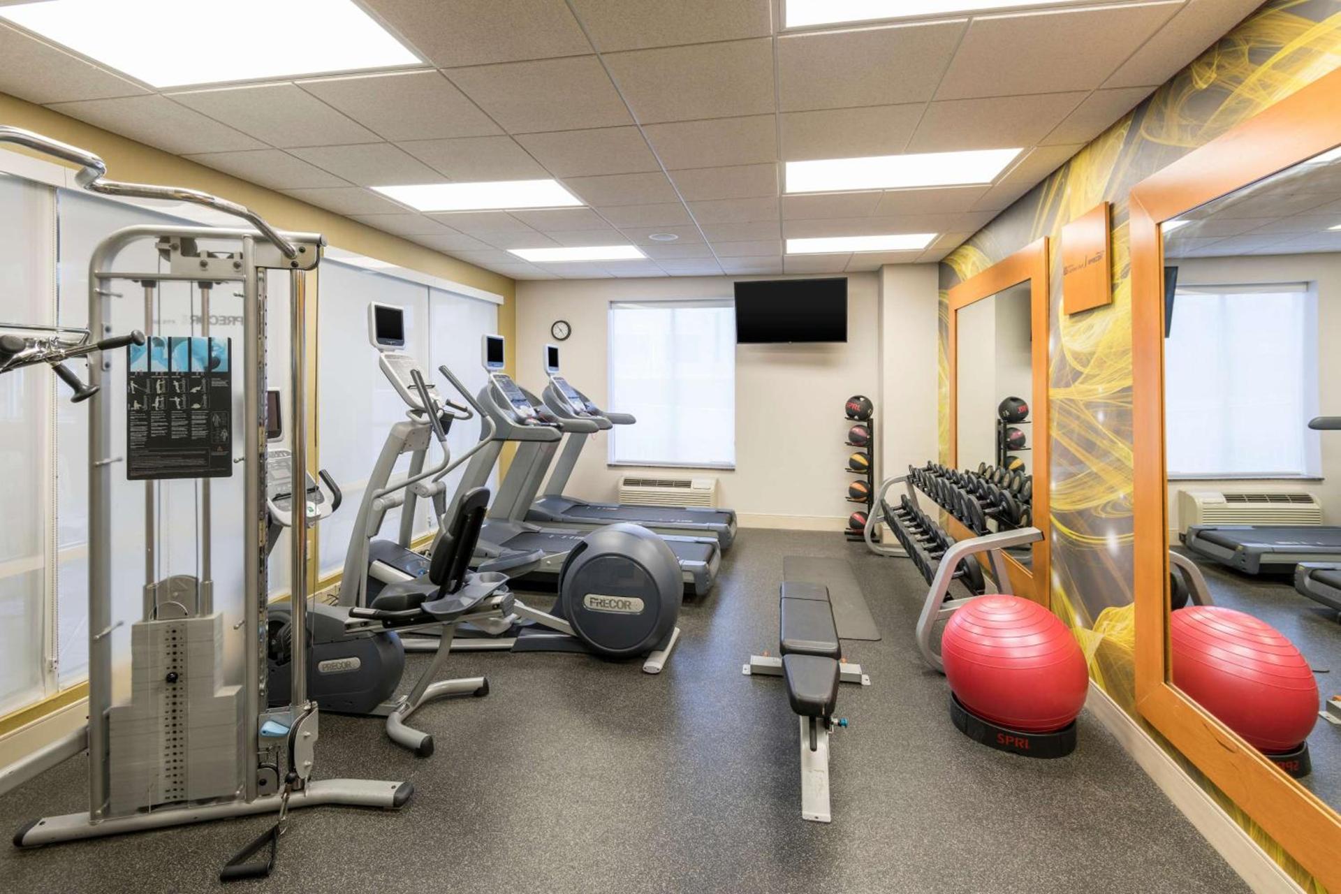 Hilton Garden Inn Silver Spring White Oak photo 16