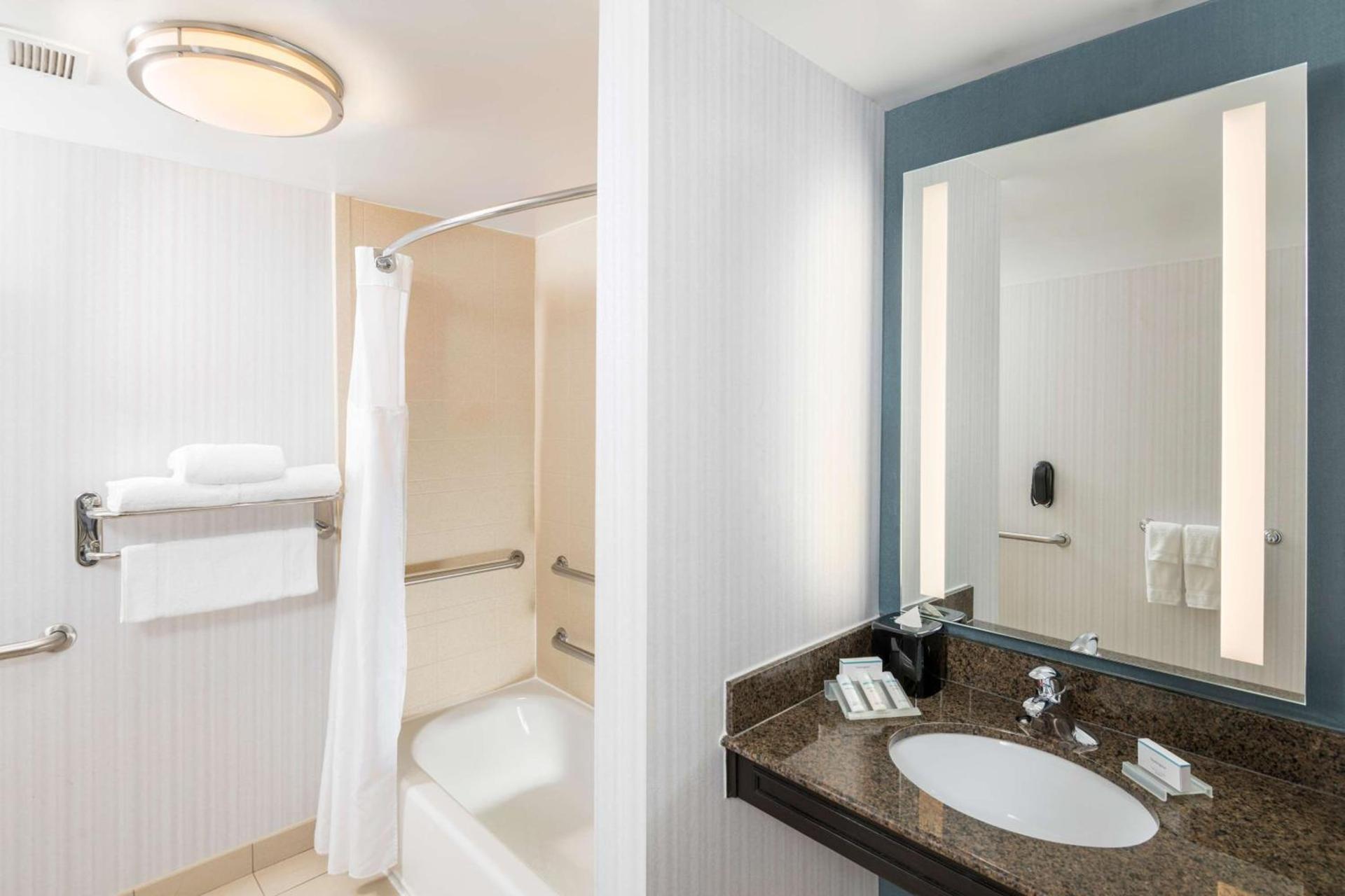Hilton Garden Inn Silver Spring White Oak photo 18
