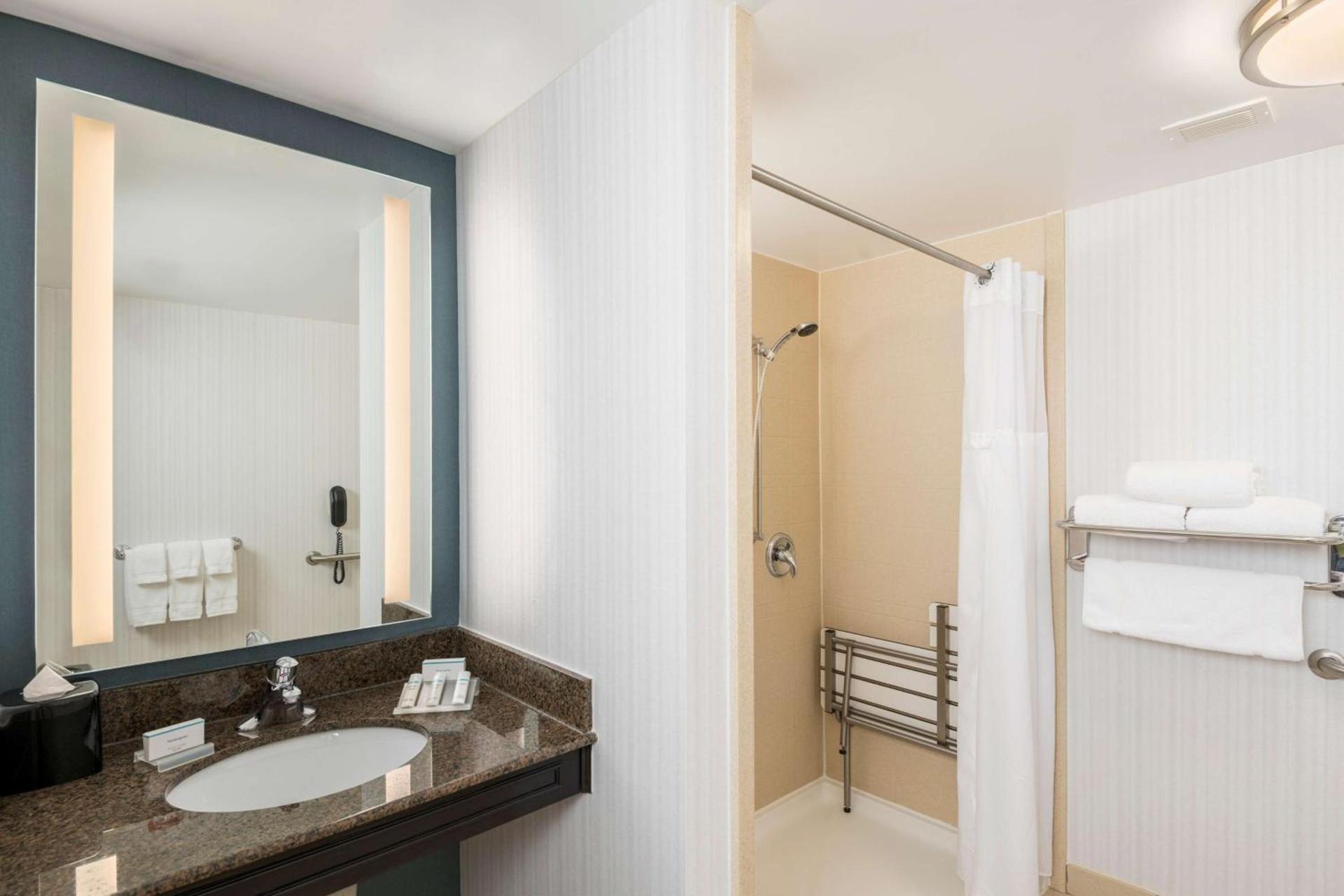 Hilton Garden Inn Silver Spring White Oak photo 21