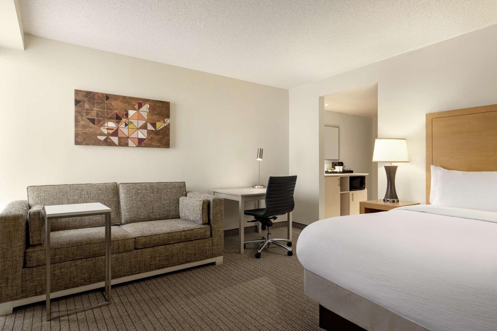 Embassy Suites by Hilton Denver International Airport photo 27