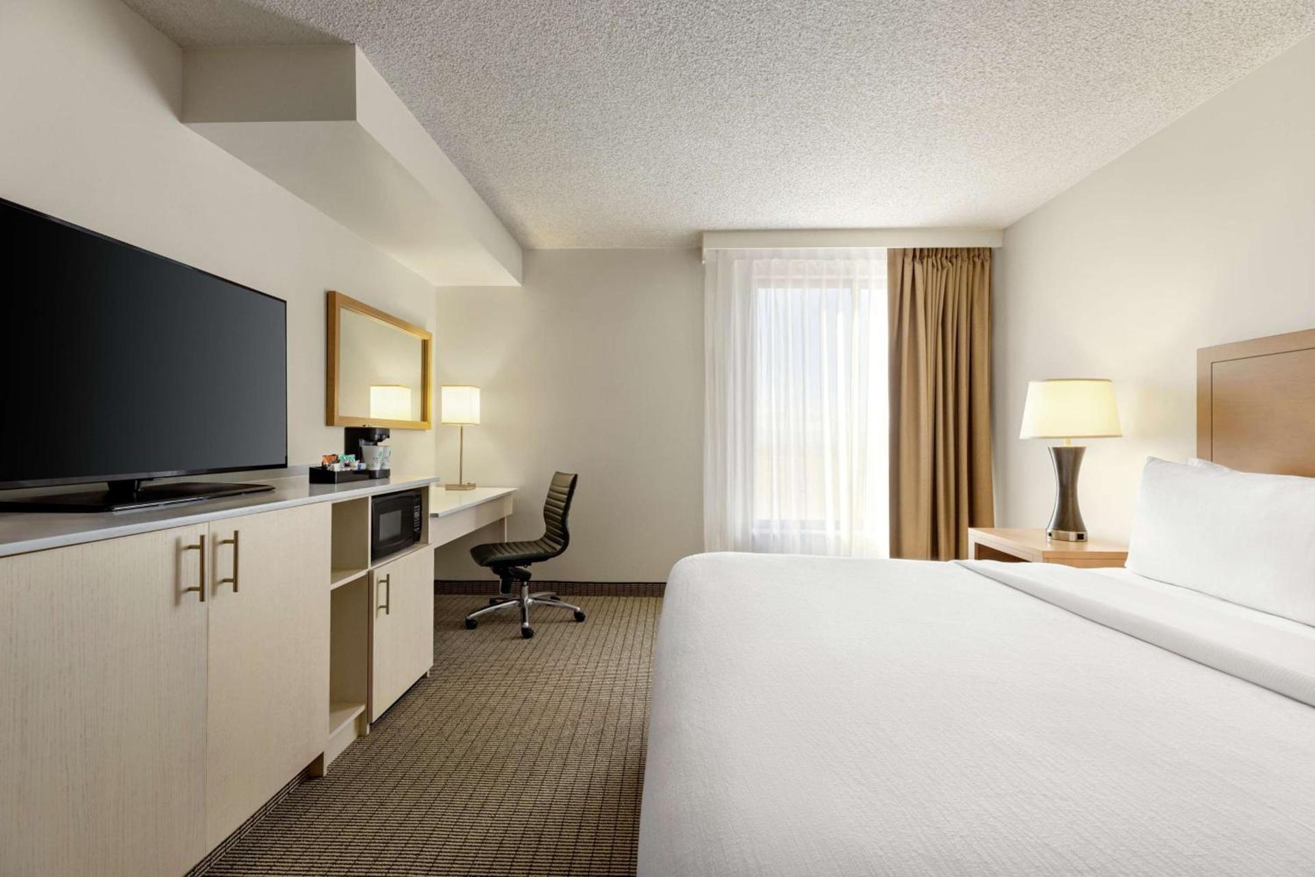 Embassy Suites by Hilton Denver International Airport photo 32