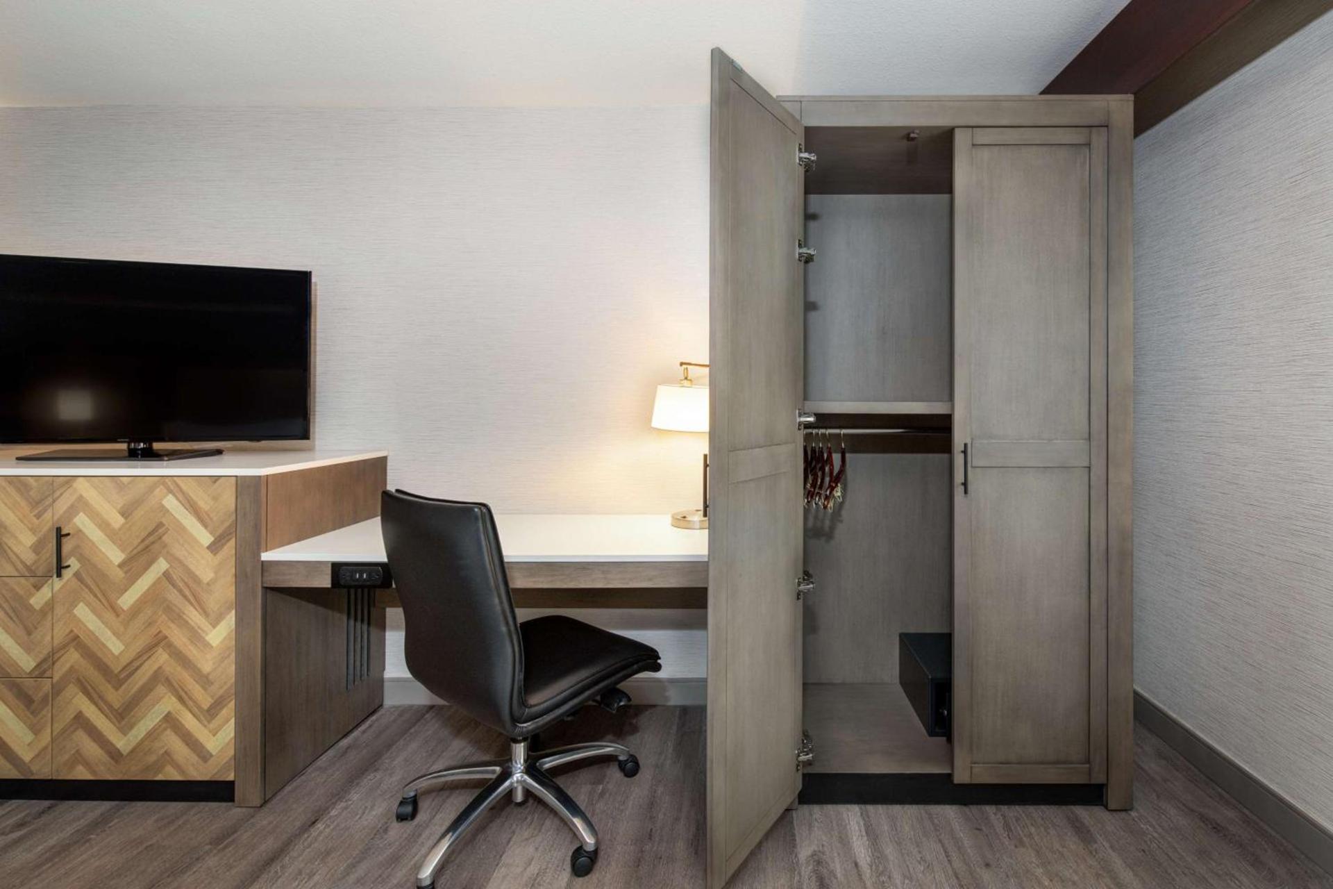 DoubleTree by Hilton Hotel Denver - Thornton photo 20