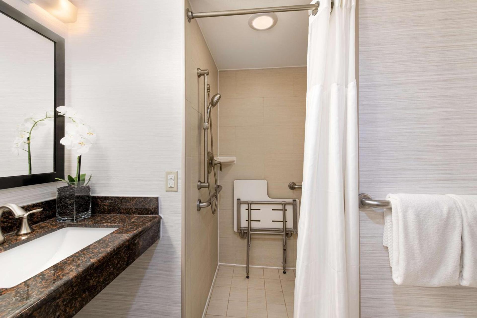DoubleTree by Hilton Hotel Denver - Thornton photo 23