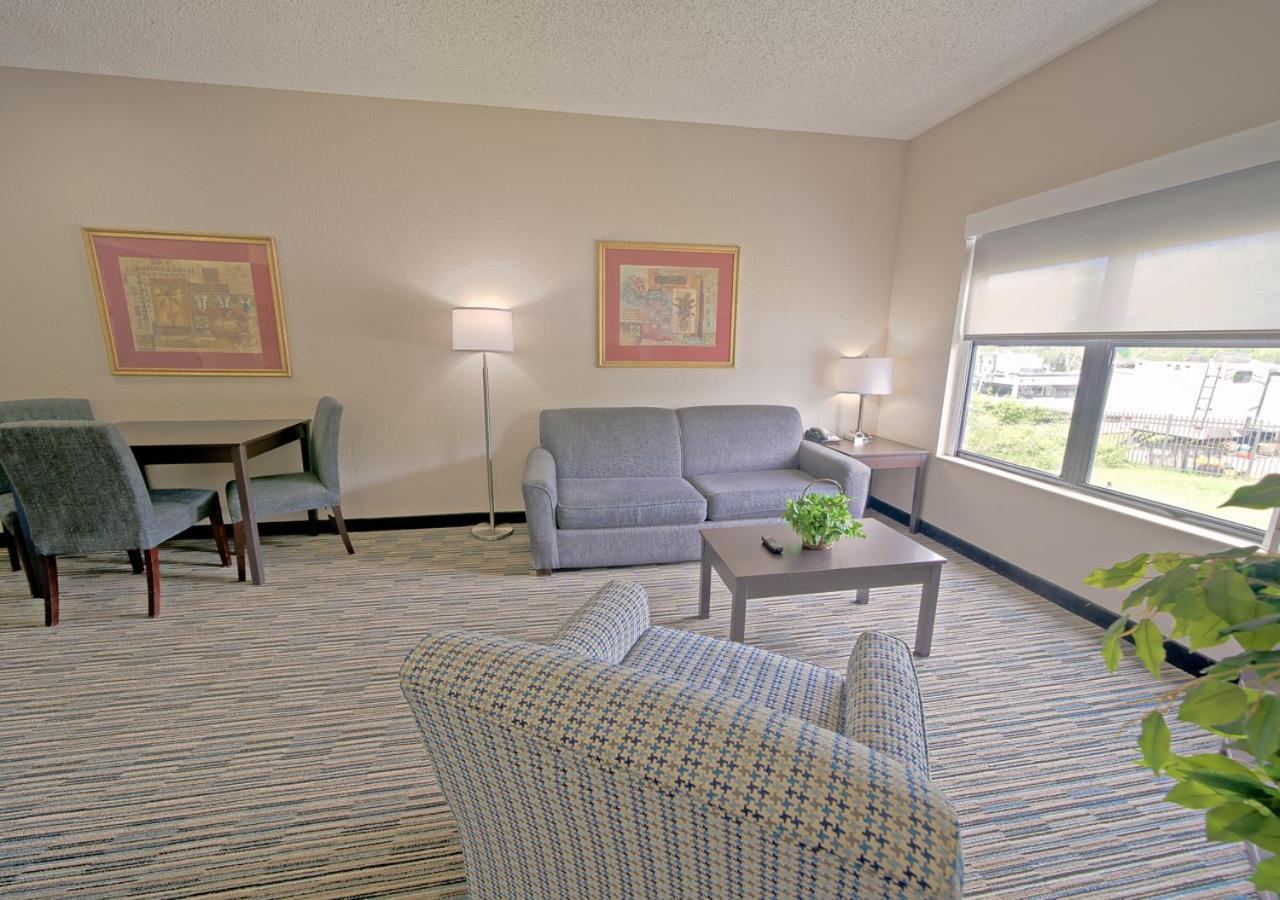 All Season Suites photo 34