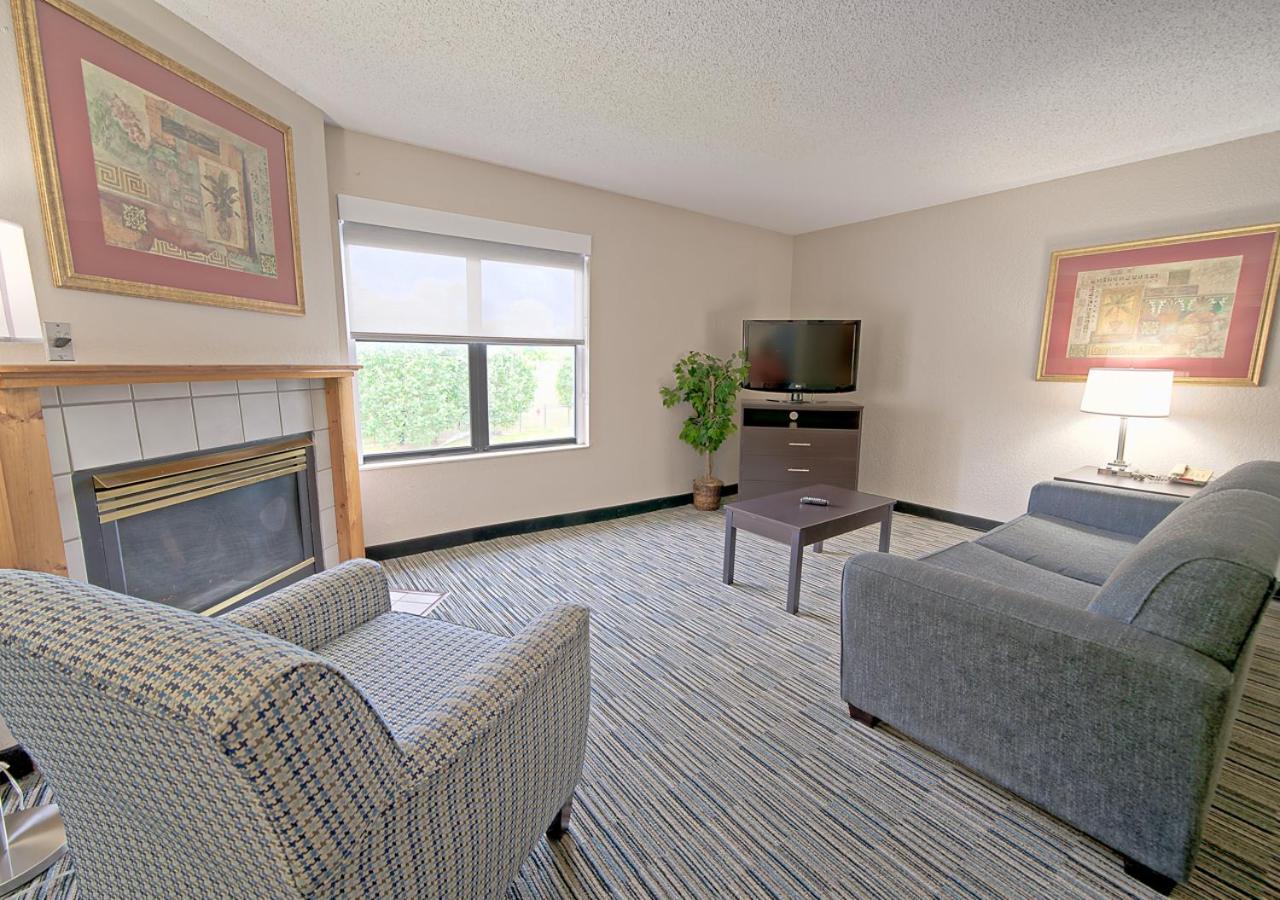 All Season Suites photo 39