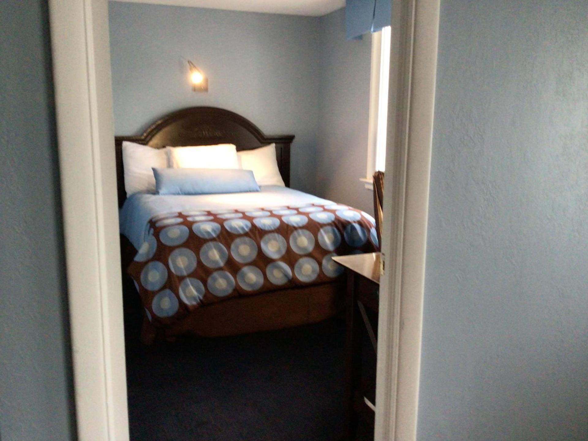 Hitching Post Motel photo 39