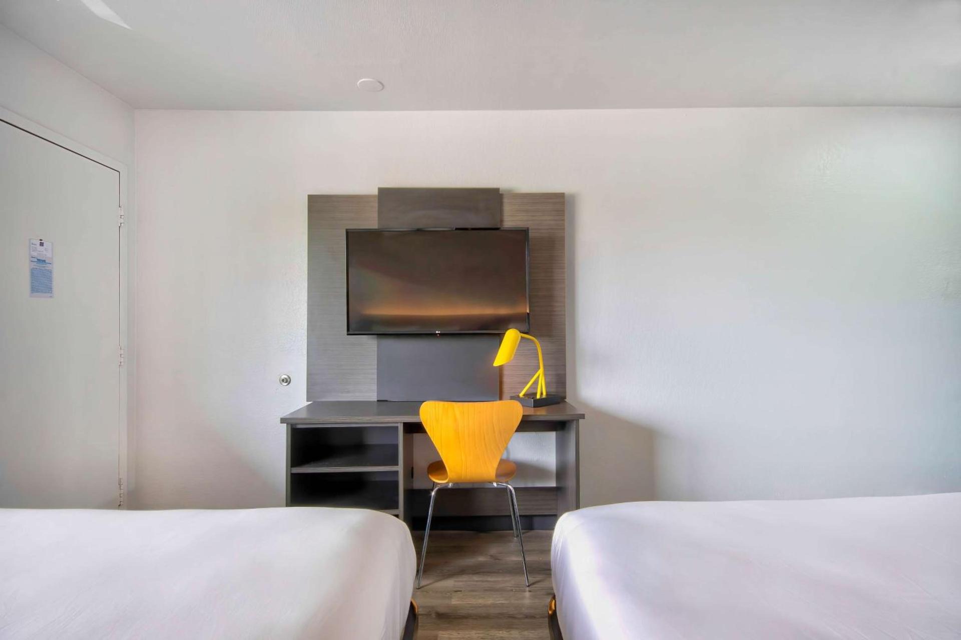 Motel 6-Austin, TX - North photo 9