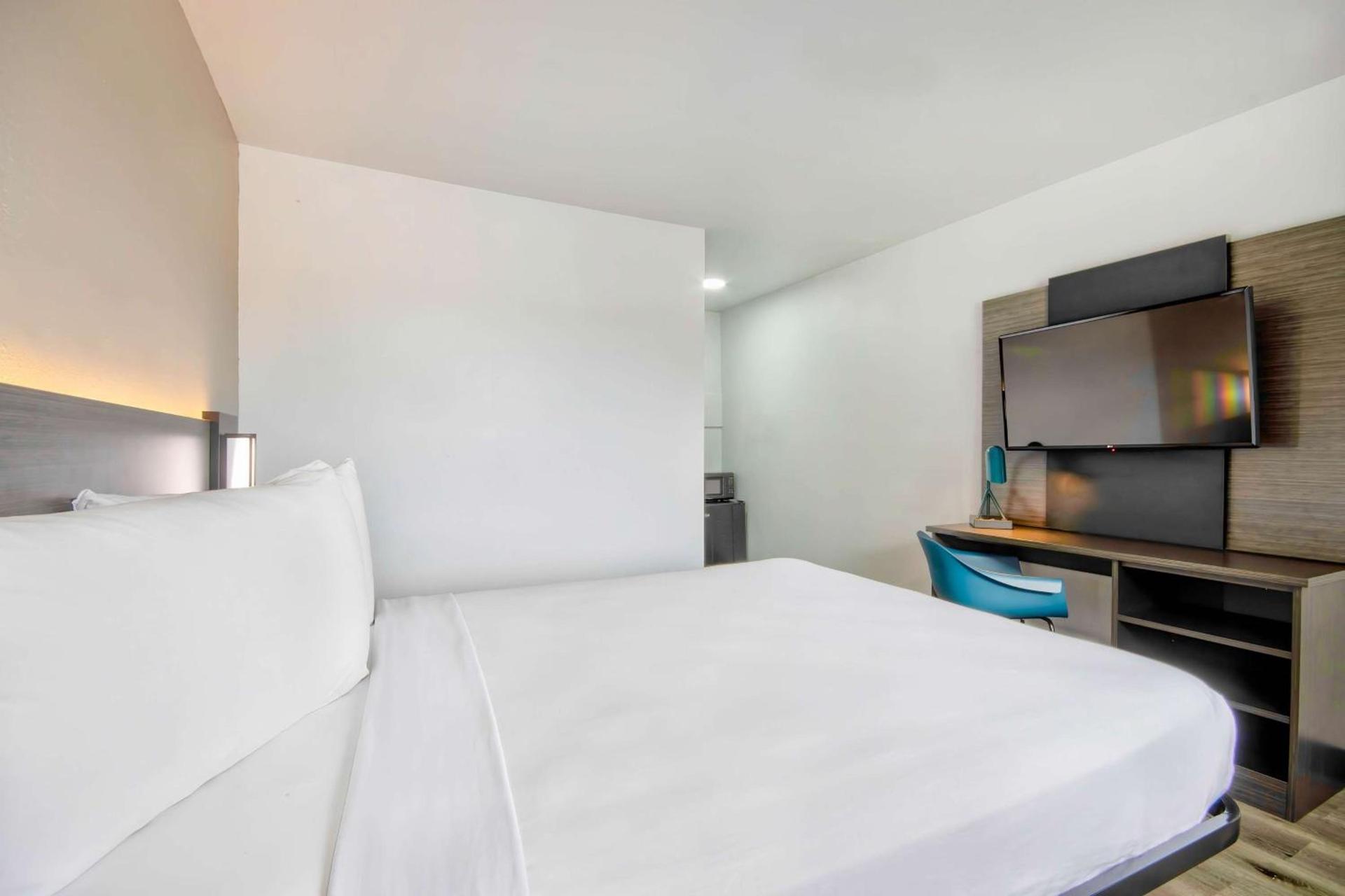 Motel 6-Austin, TX - North photo 10
