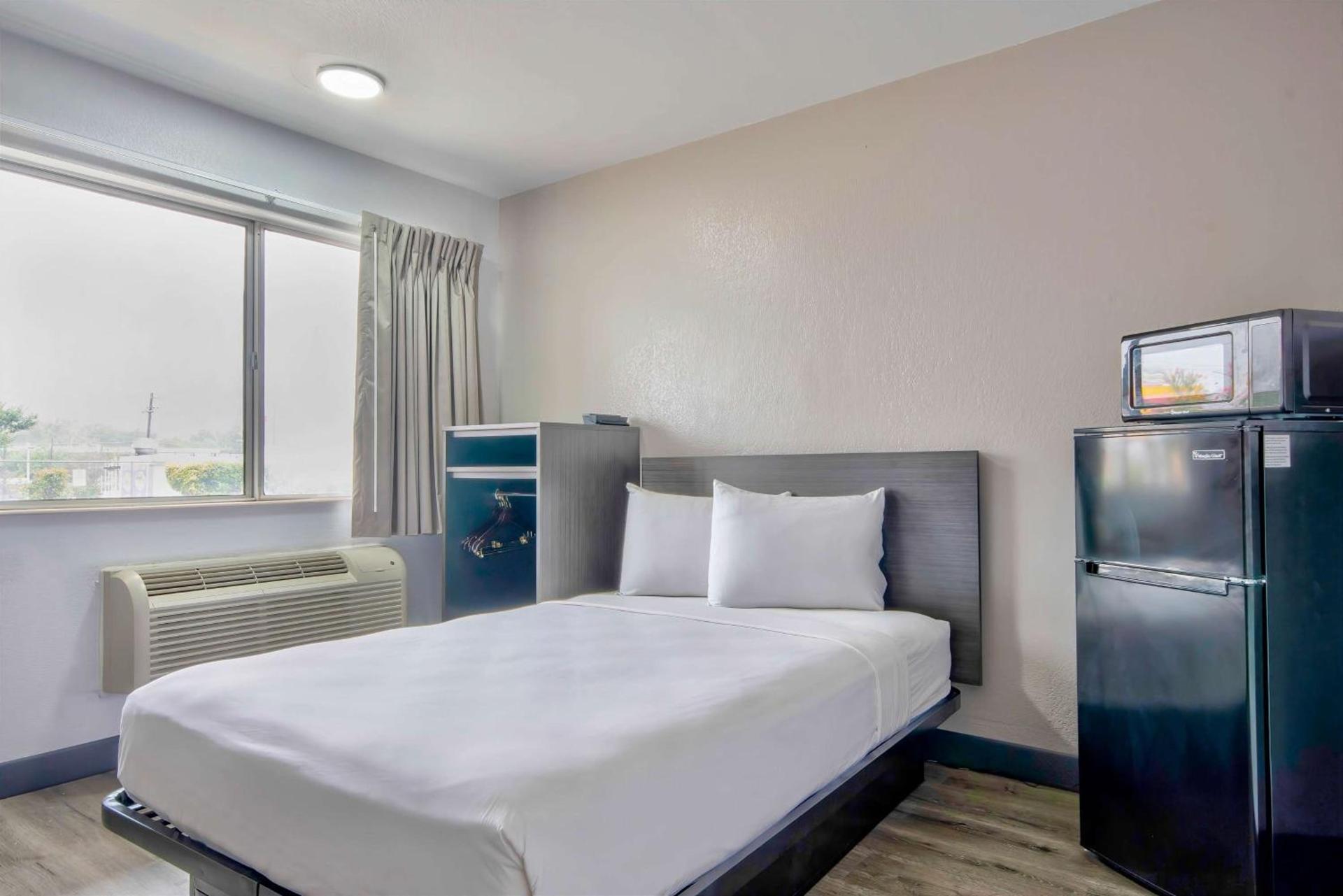 Motel 6-Austin, TX - North photo 17