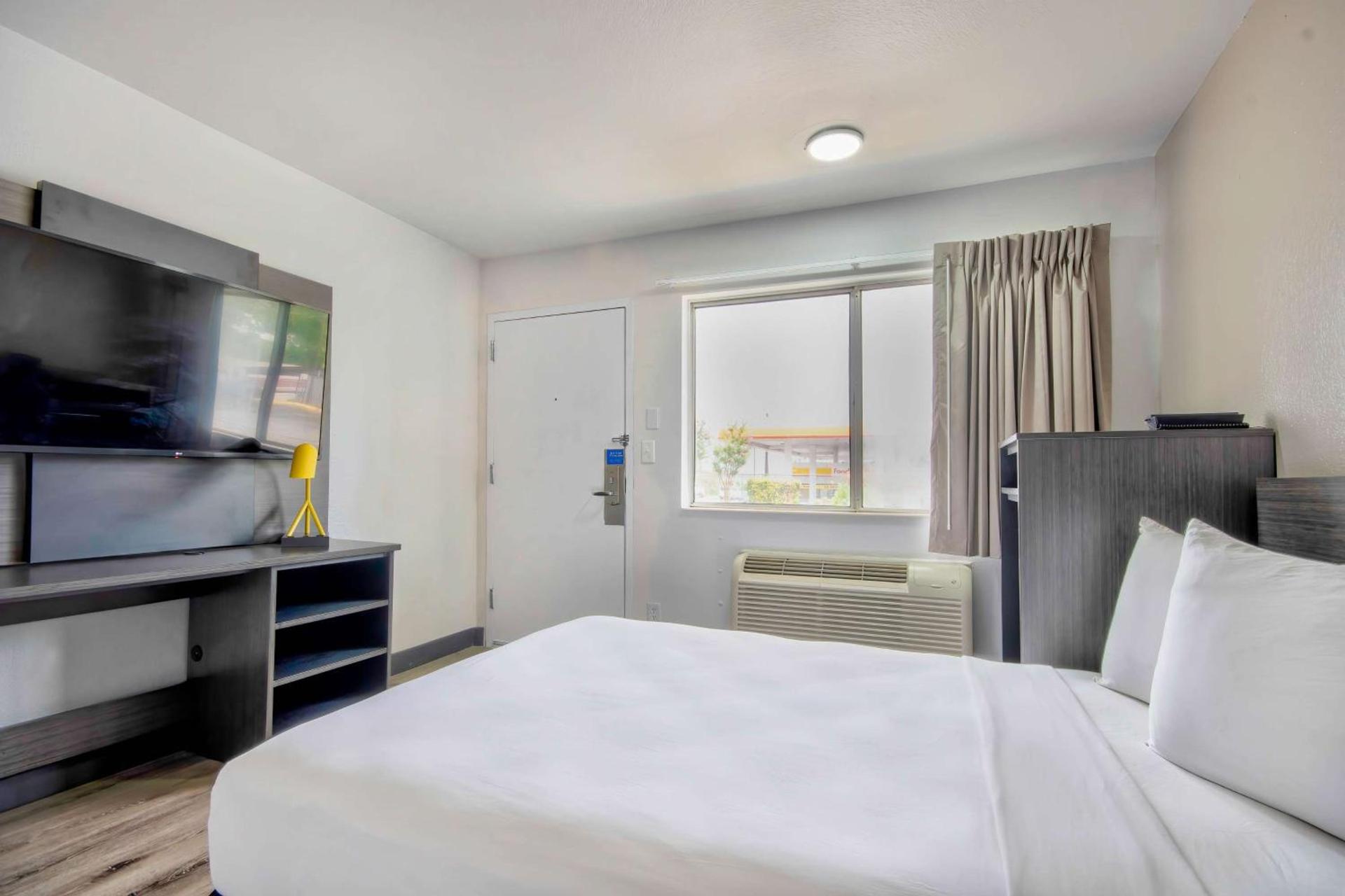 Motel 6-Austin, TX - North photo 18