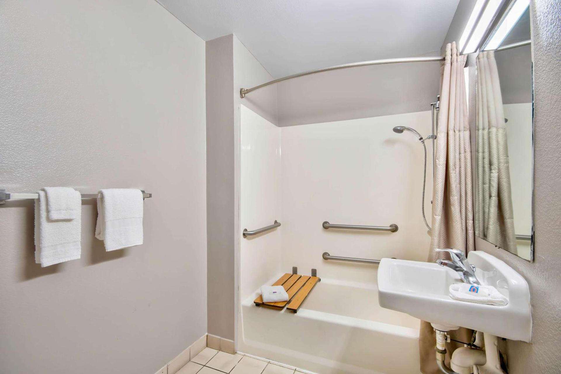 Motel 6-Austin, TX - North photo 21