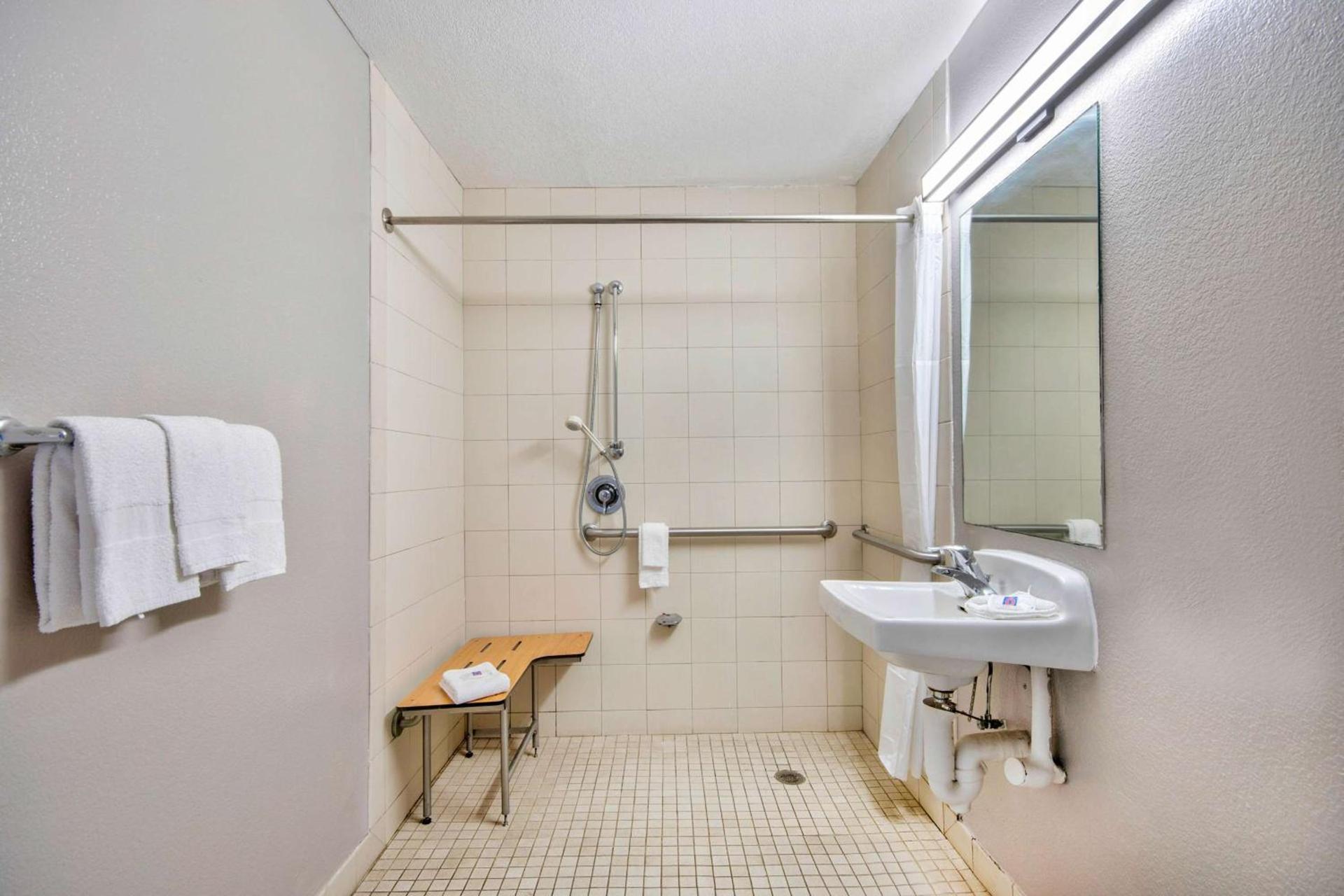 Motel 6-Austin, TX - North photo 22