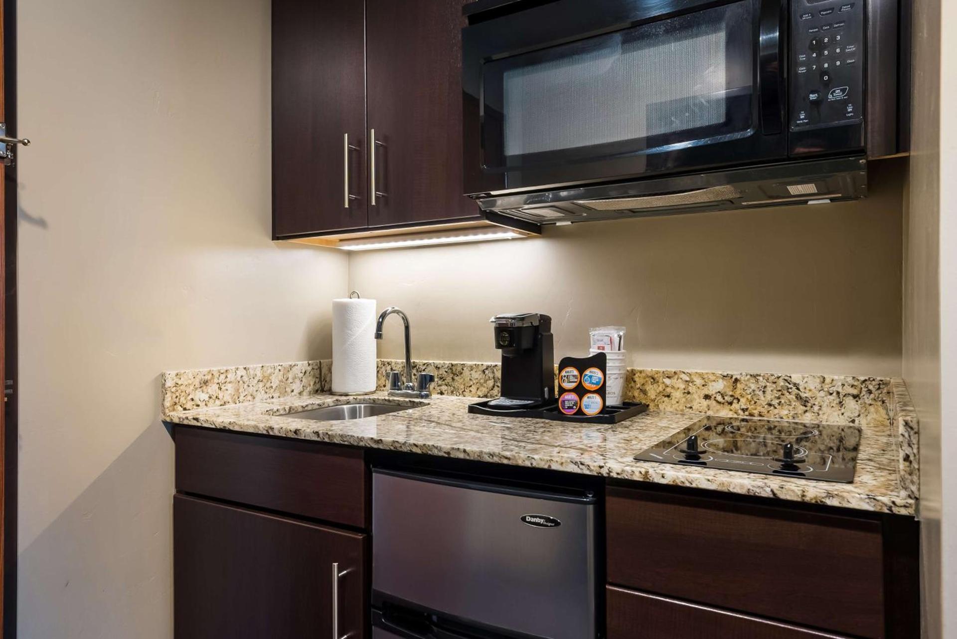 Best Western Plus Landmark Hotel photo 19