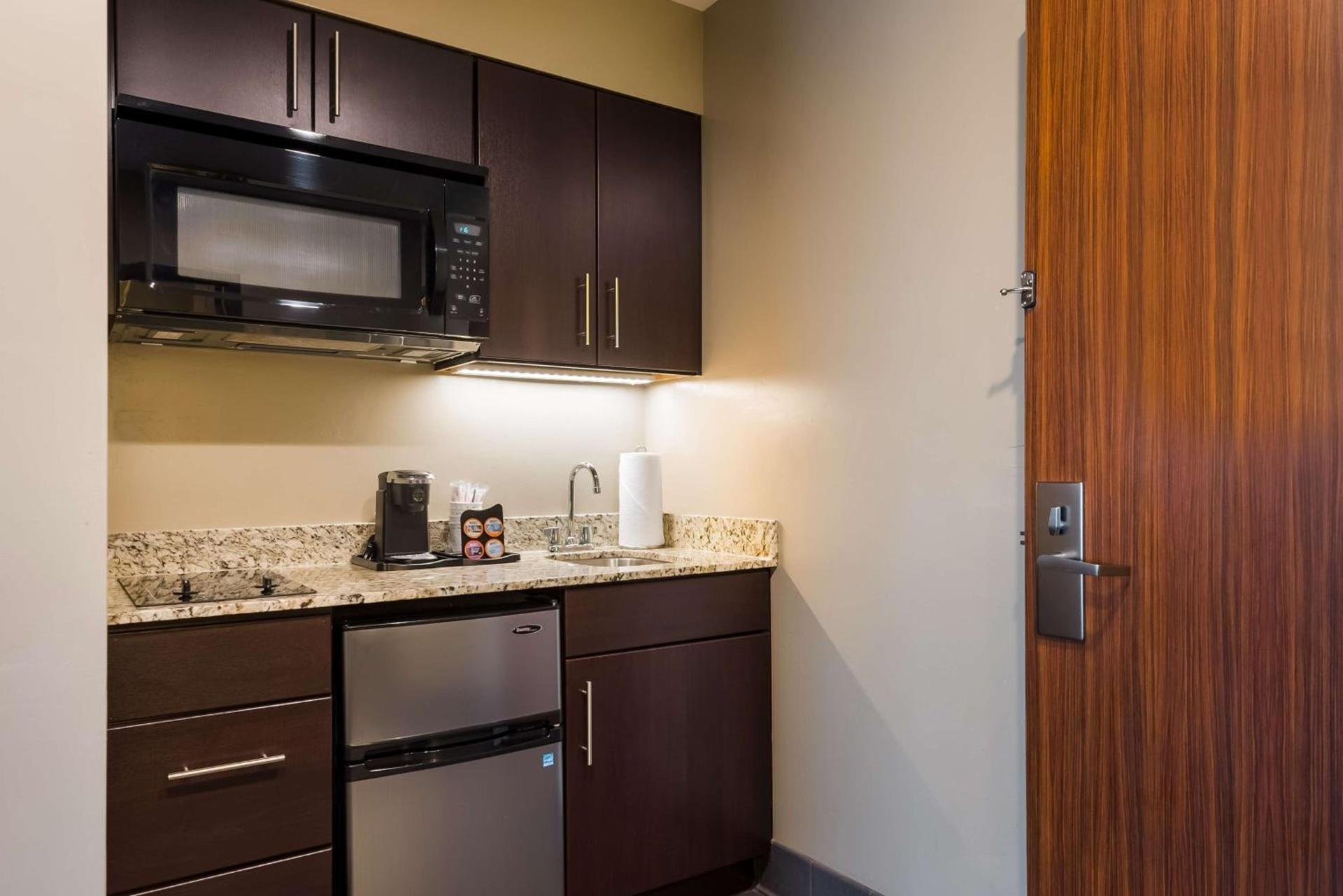 Best Western Plus Landmark Hotel photo 22