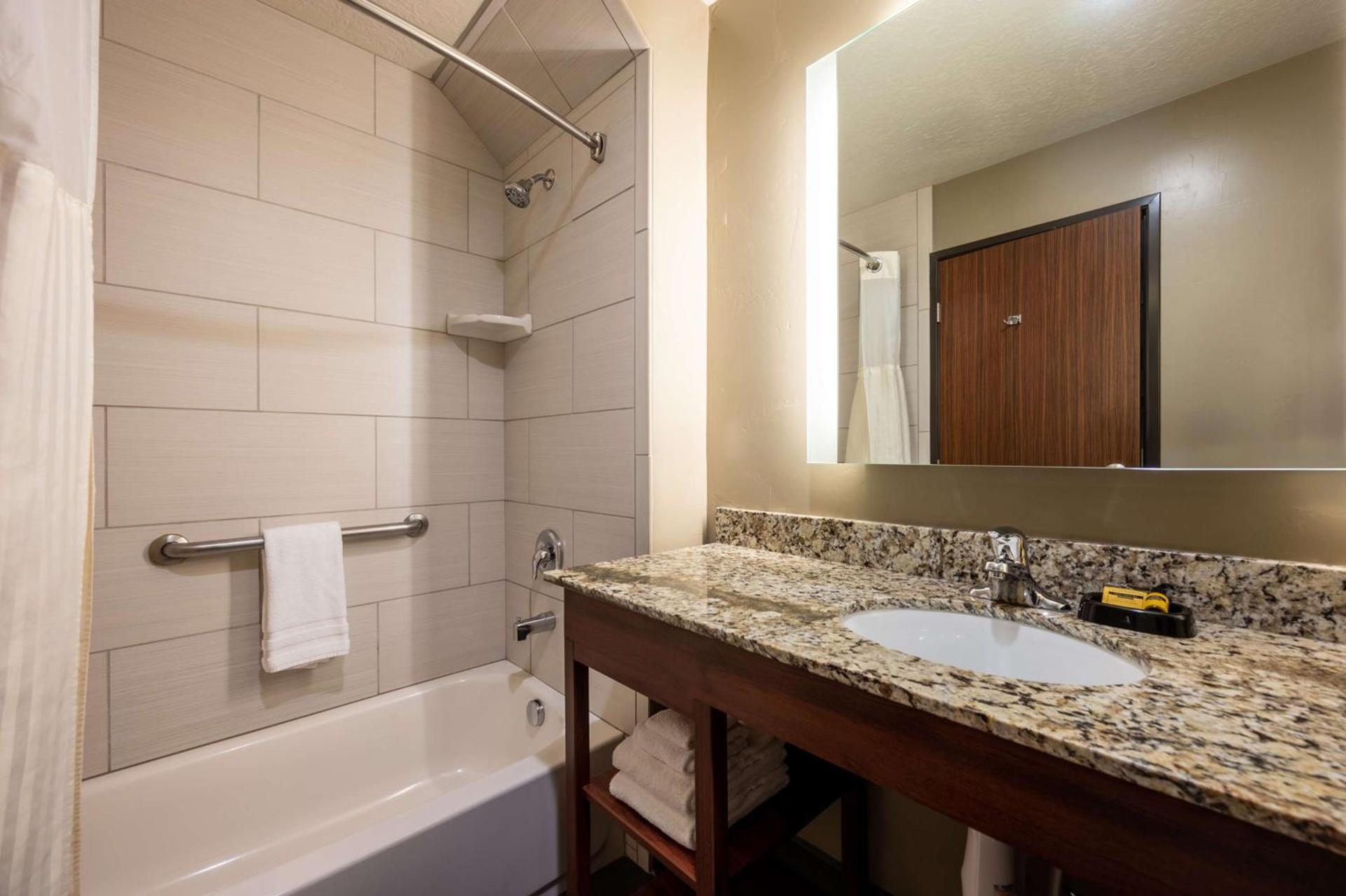 Best Western Plus Landmark Hotel photo 37