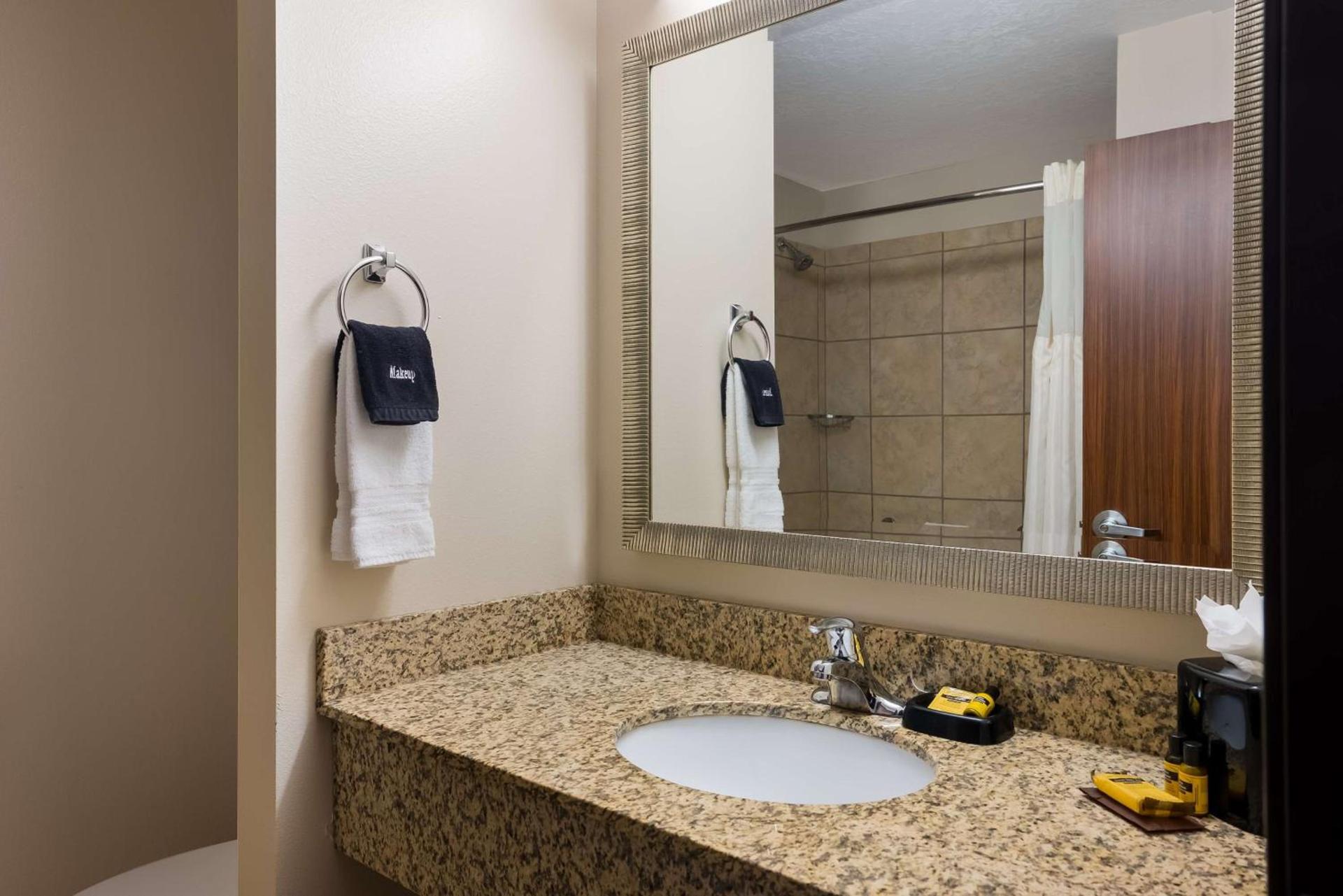 Best Western Plus Landmark Hotel photo 36