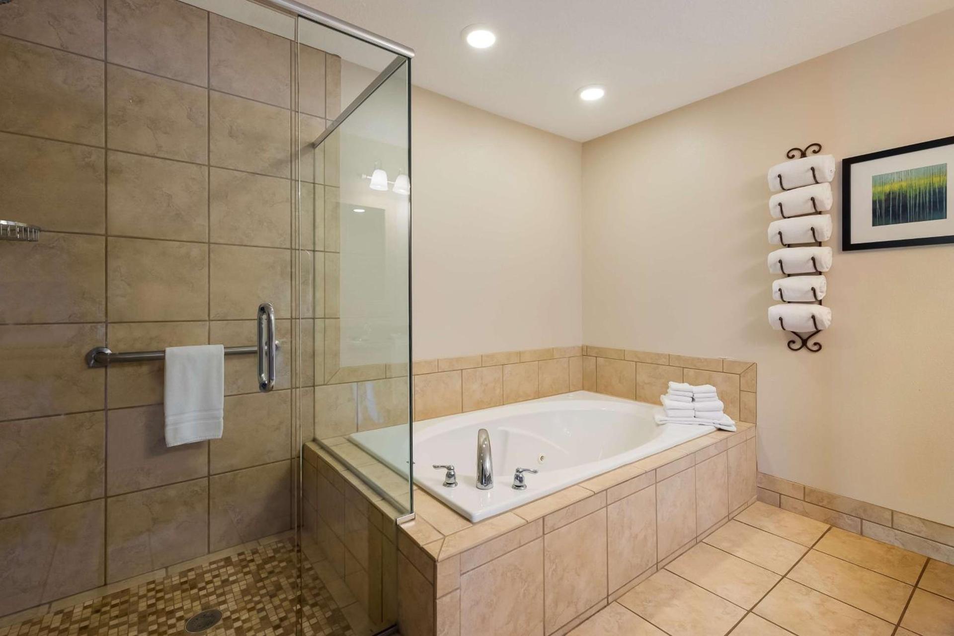 Best Western Plus Landmark Hotel photo 38
