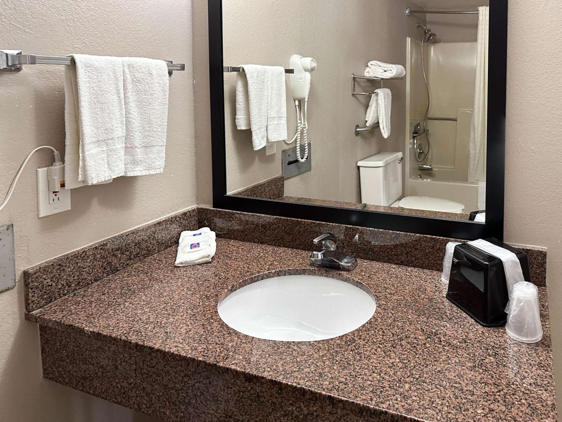 Motel 6 Atlanta GA Atlanta Airport East photo 11