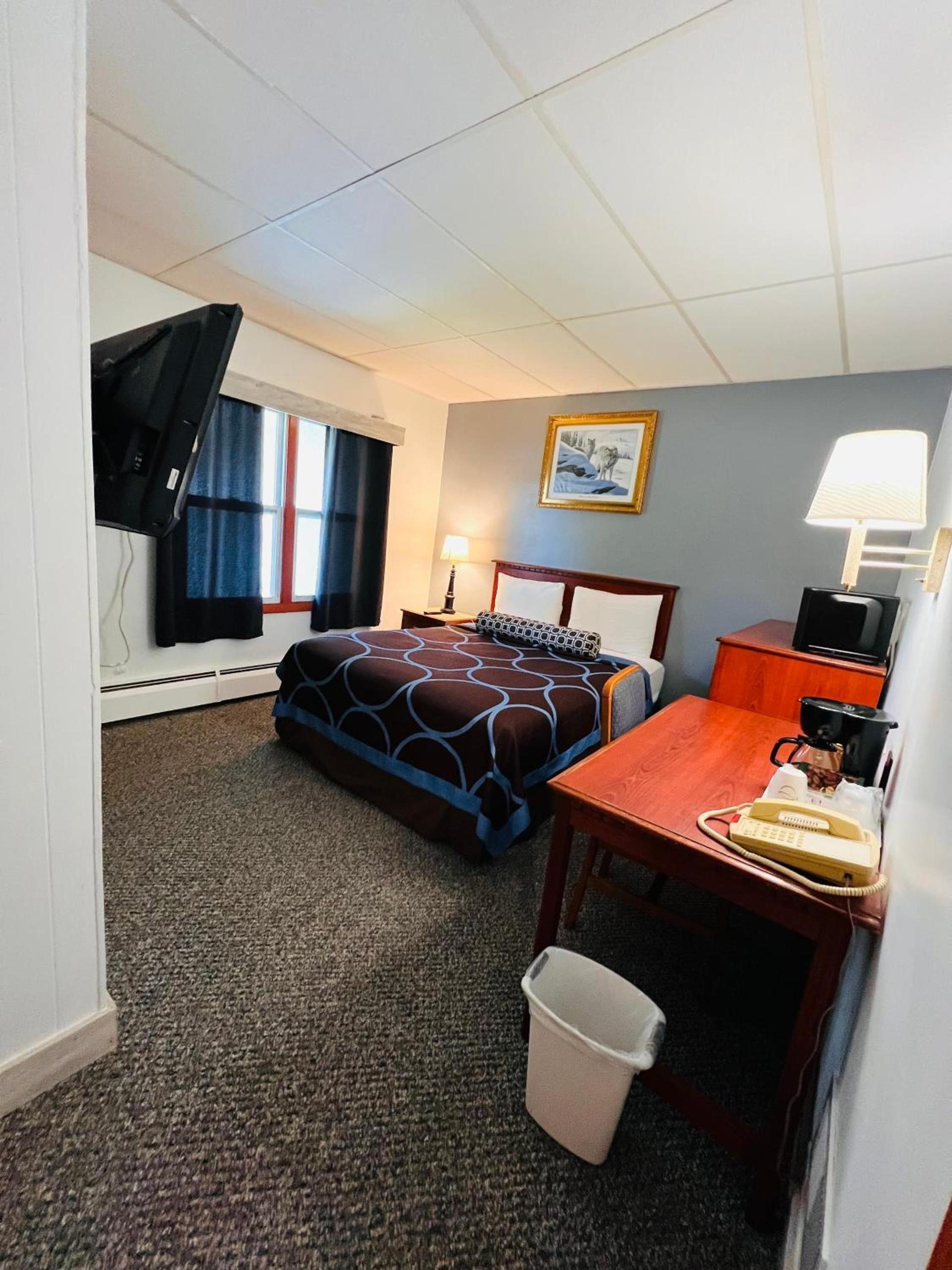 Budget Inn Marinette photo 13