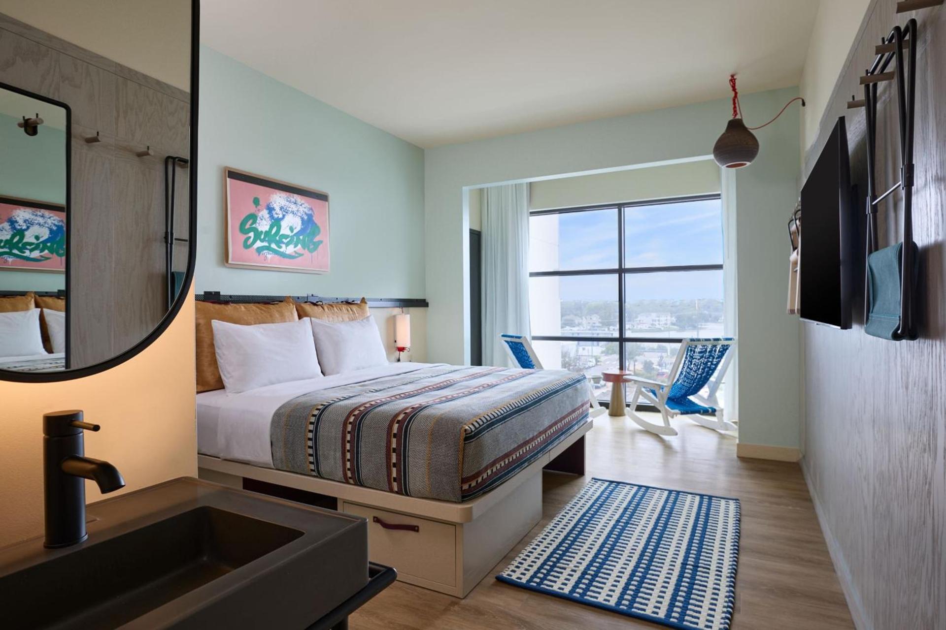 Moxy Virginia Beach Oceanfront photo 37