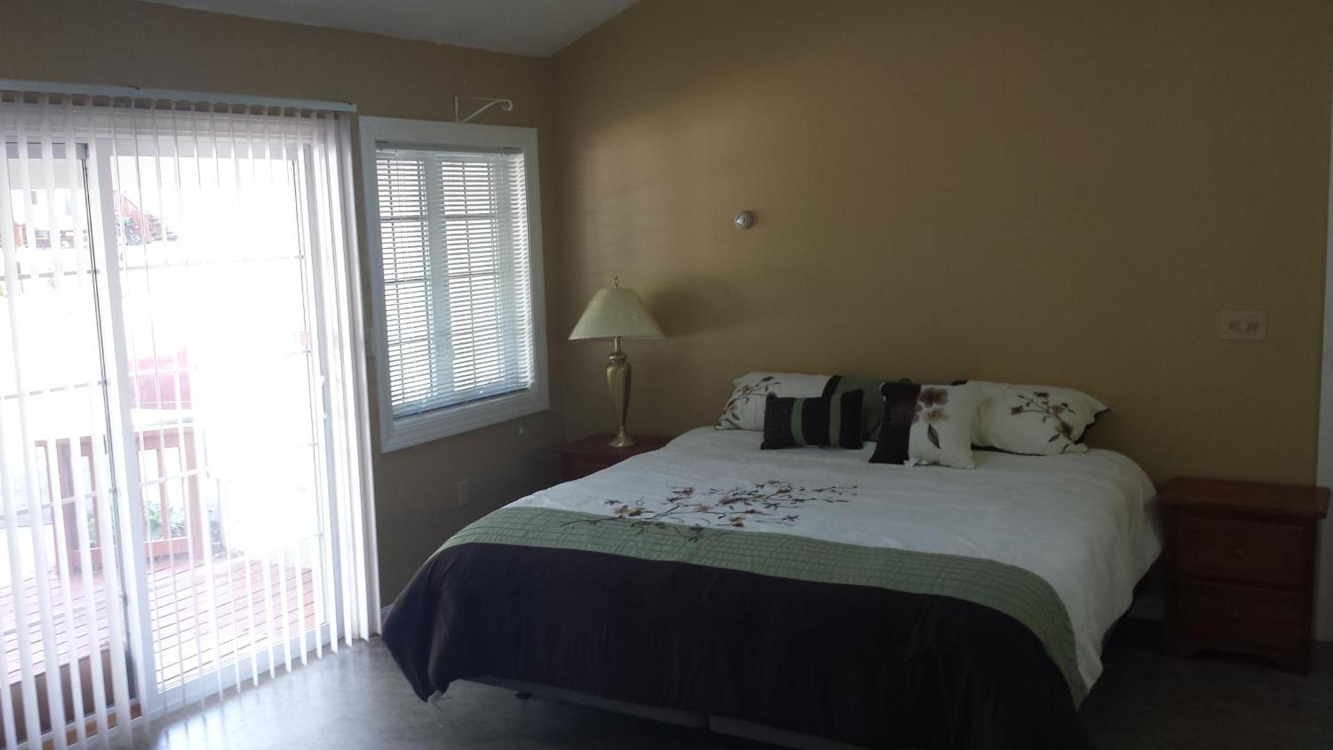 Weirs Beach Motel & Cottages photo 2