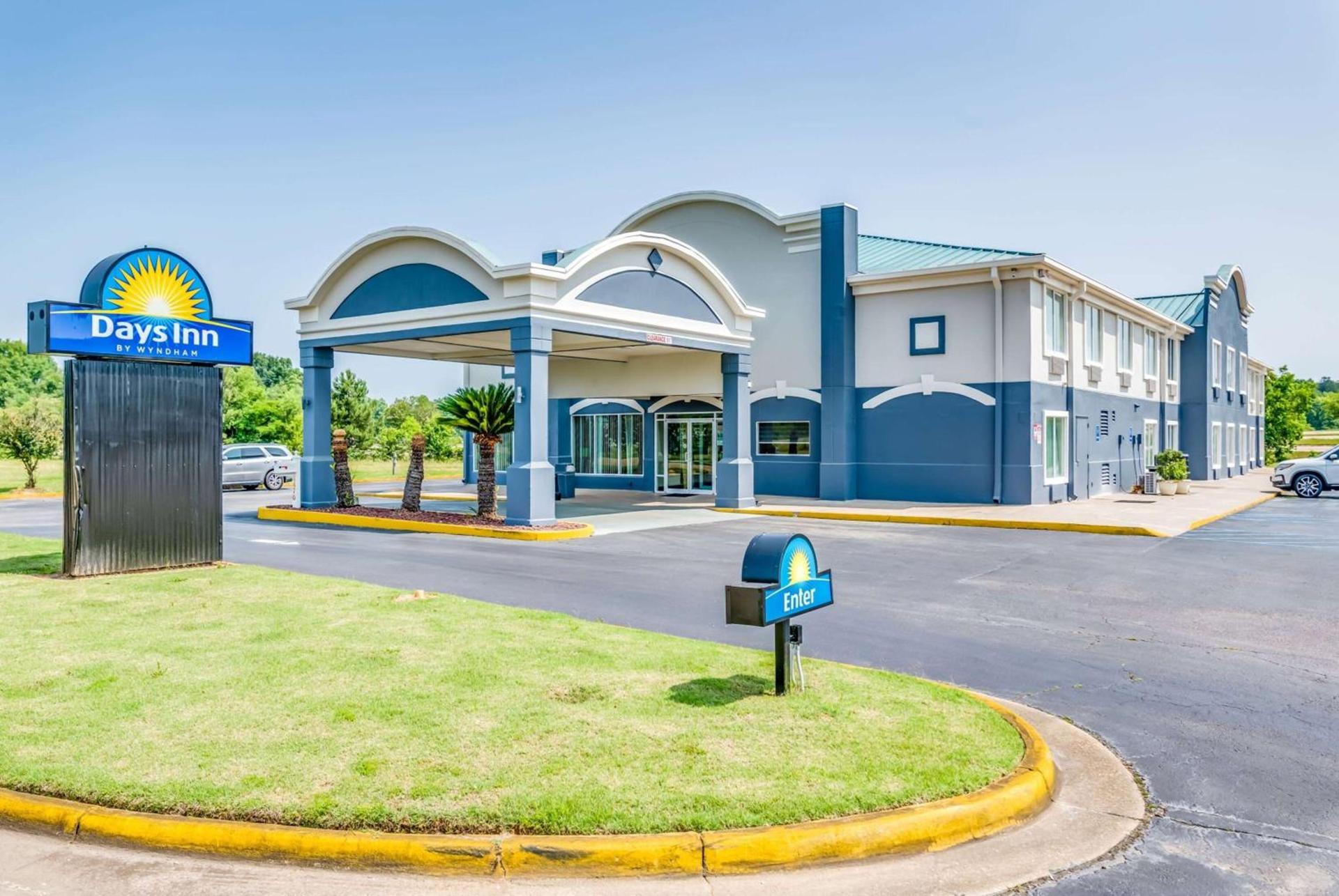 Days Inn by Wyndham Coliseum Montgomery AL photo 2