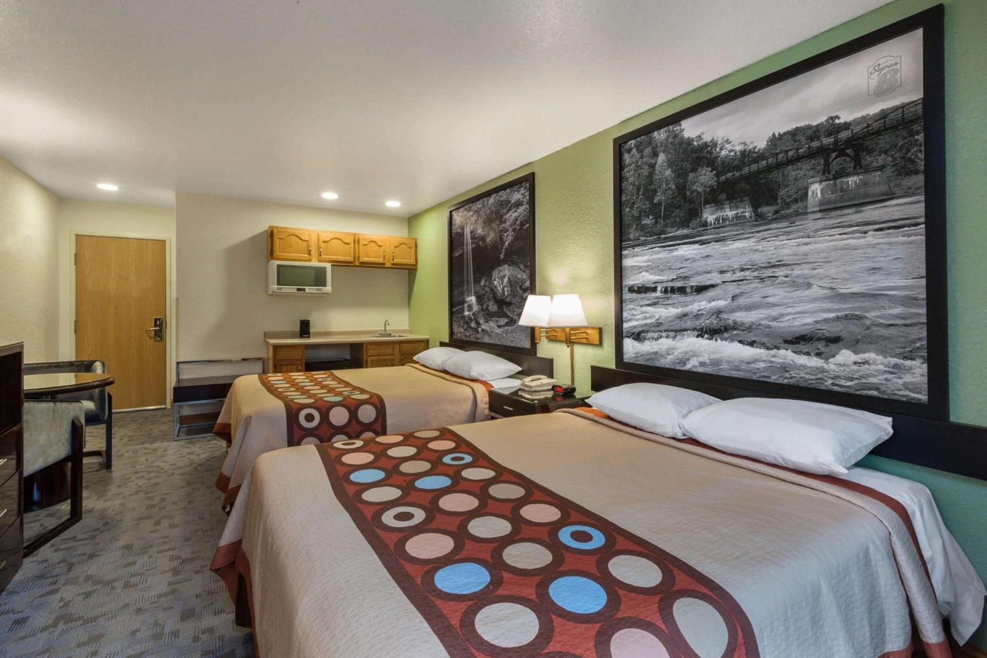 Super 8 by Wyndham Uniontown PA photo 15