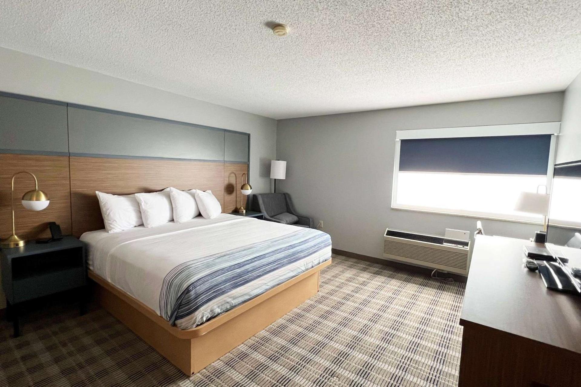 AmericInn by Wyndham Marshfield photo 3