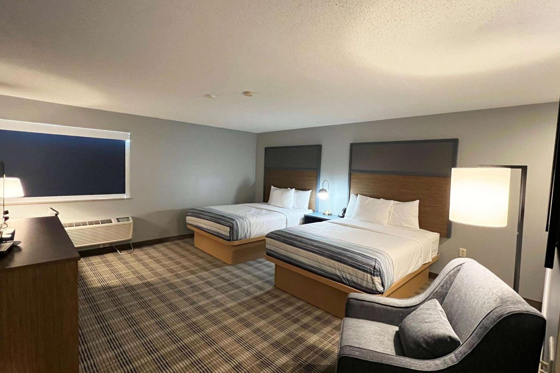 AmericInn by Wyndham Marshfield photo 4