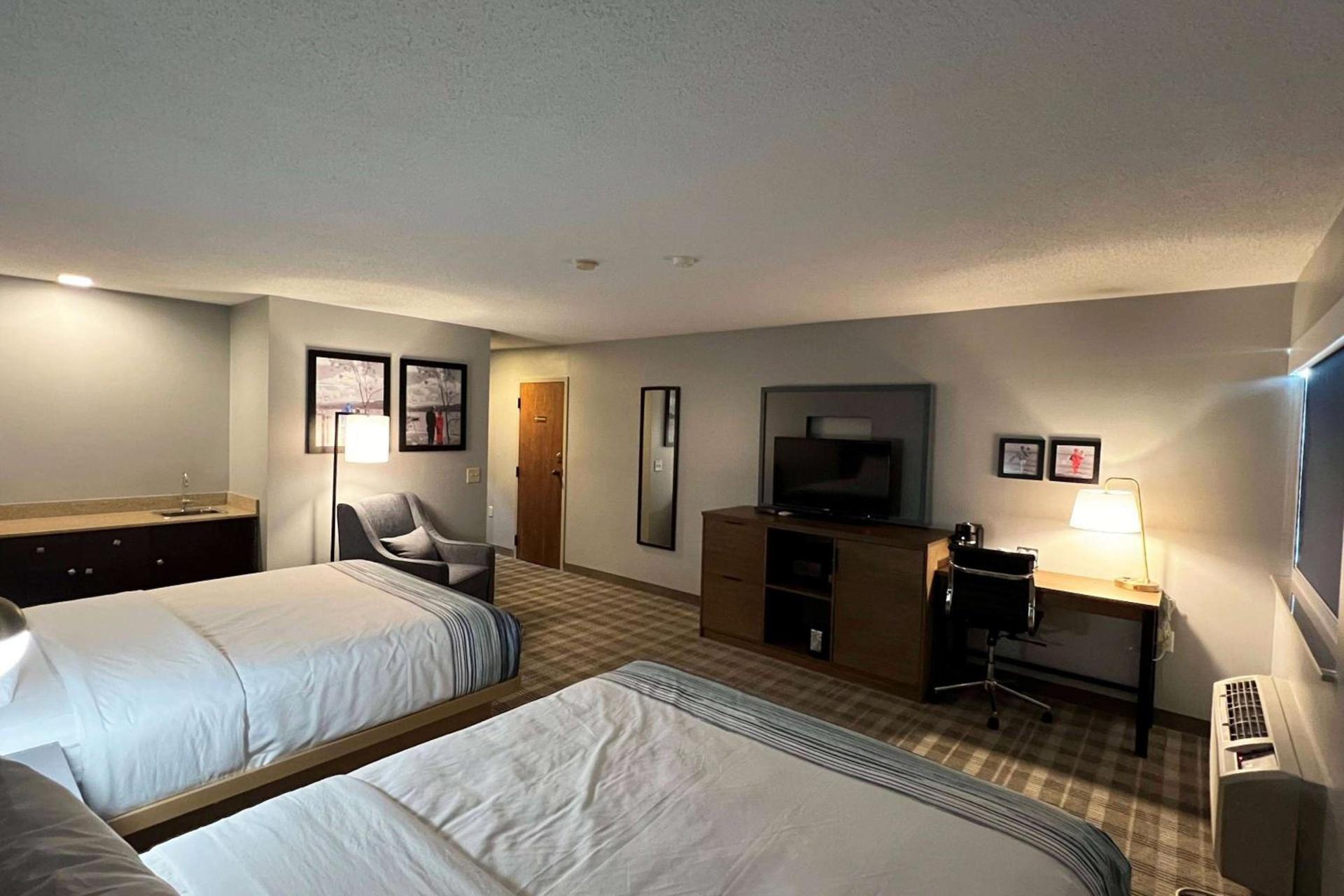AmericInn by Wyndham Marshfield photo 6