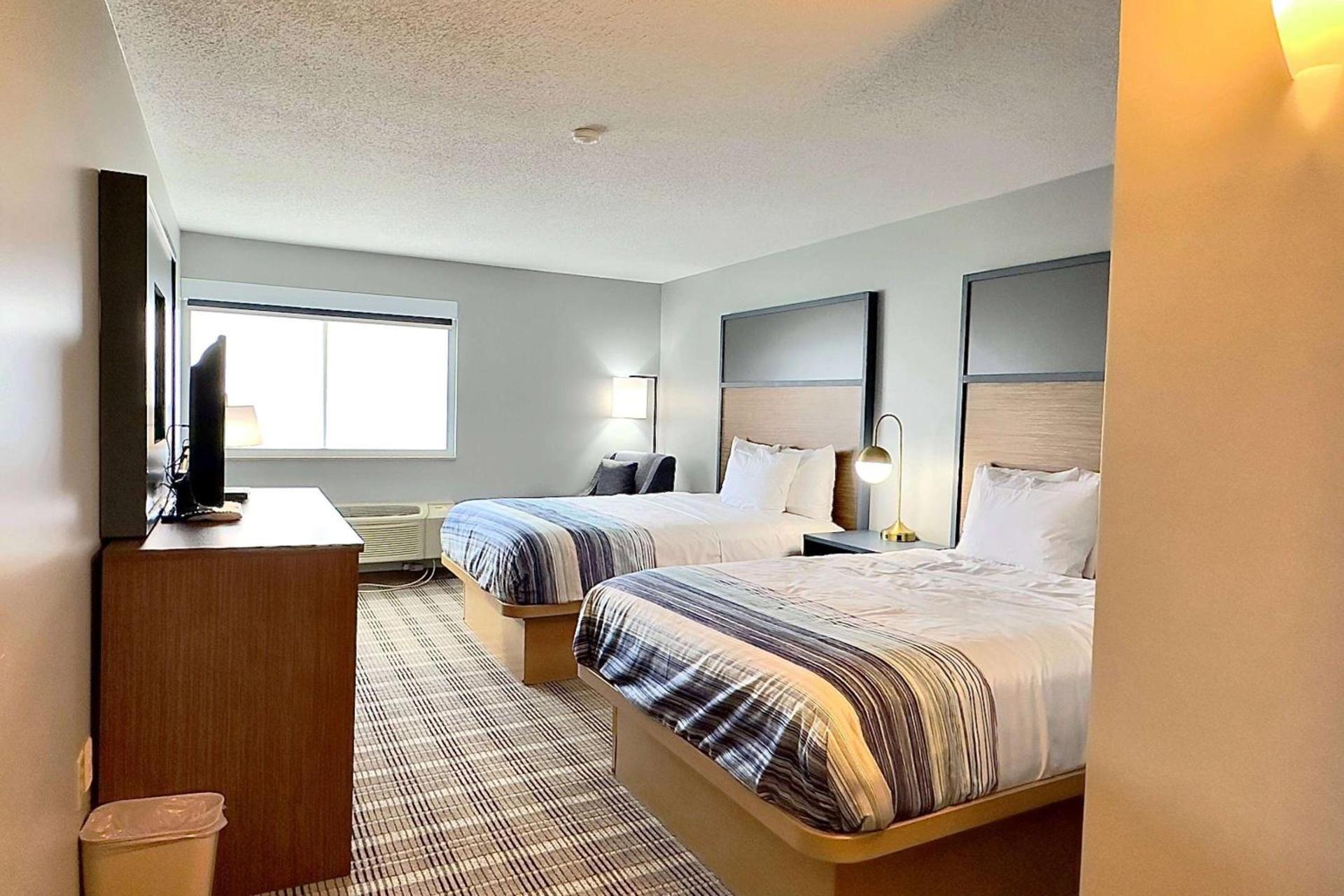 AmericInn by Wyndham Marshfield photo 7