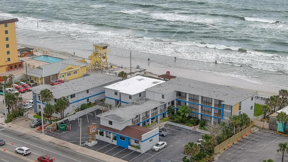Driftwood Beach Motel photo 17