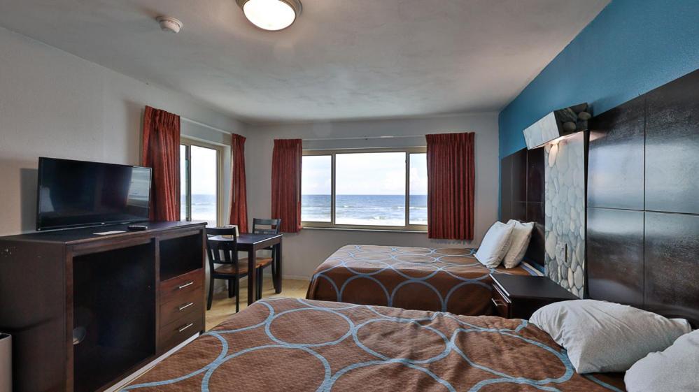 Driftwood Beach Motel photo 11