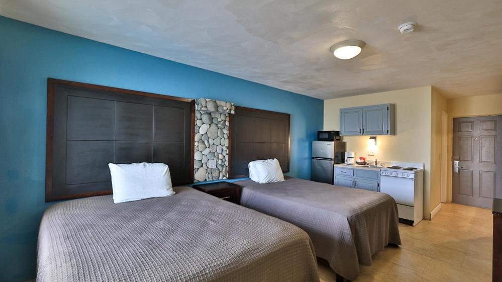 Driftwood Beach Motel photo 13