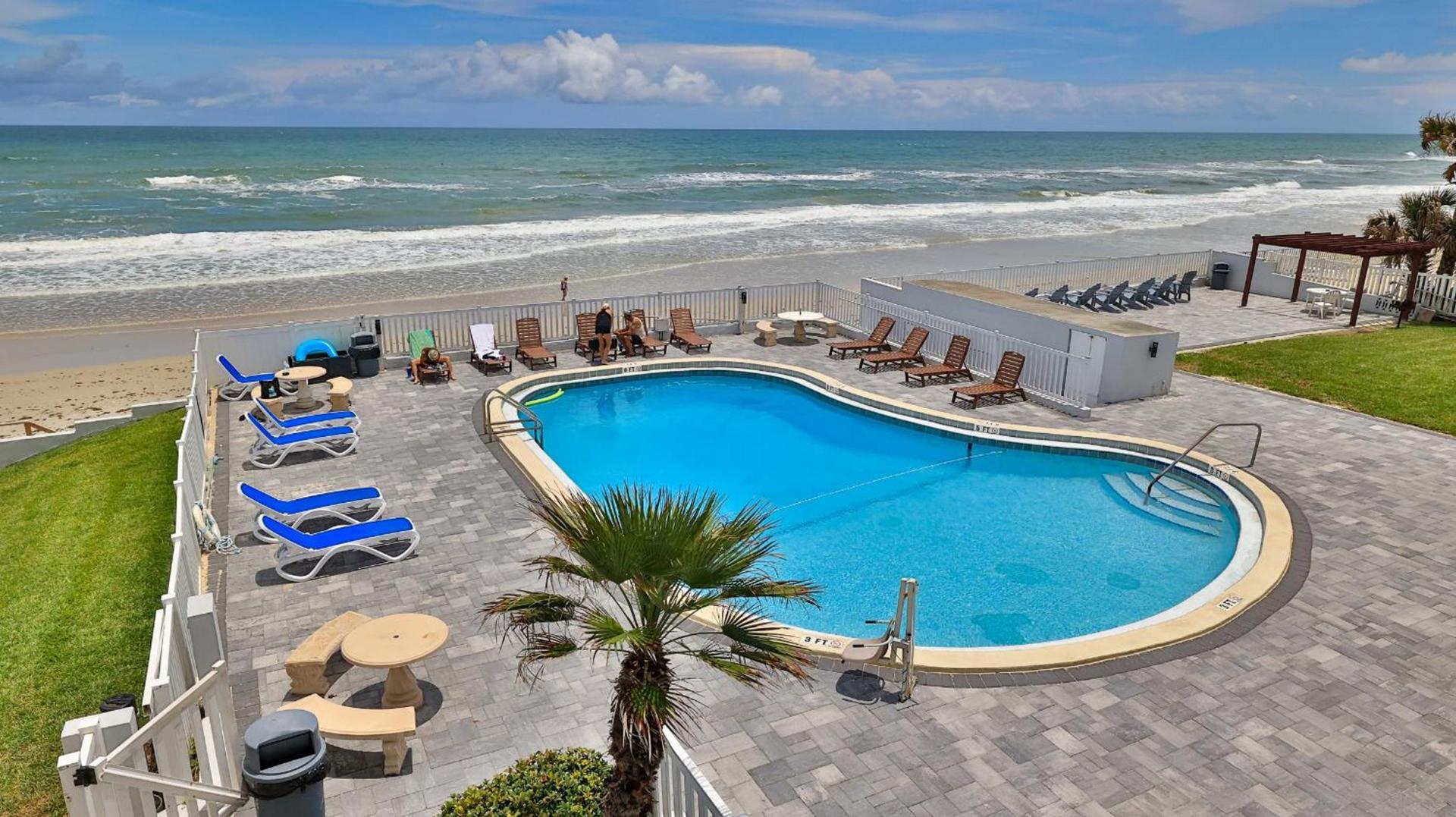 Driftwood Beach Motel photo 44