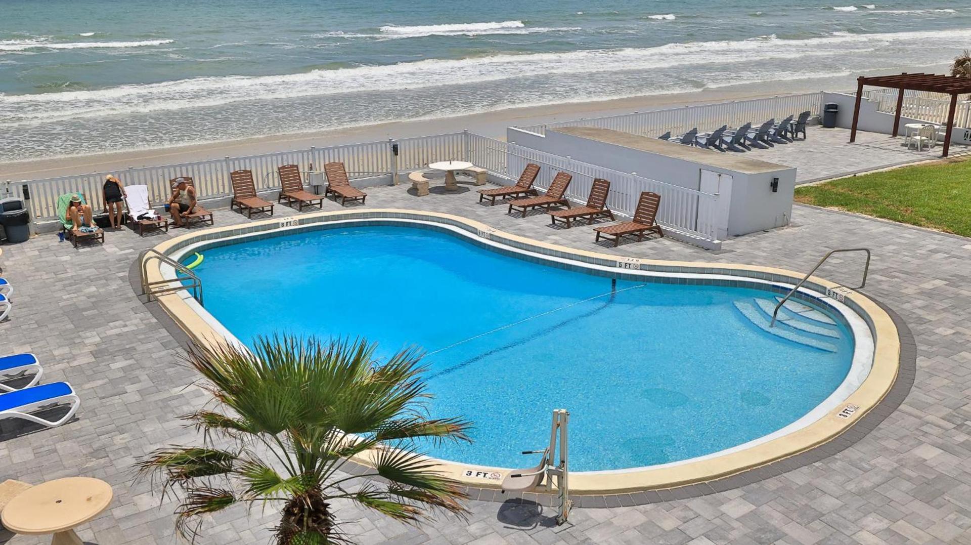 Driftwood Beach Motel photo 6