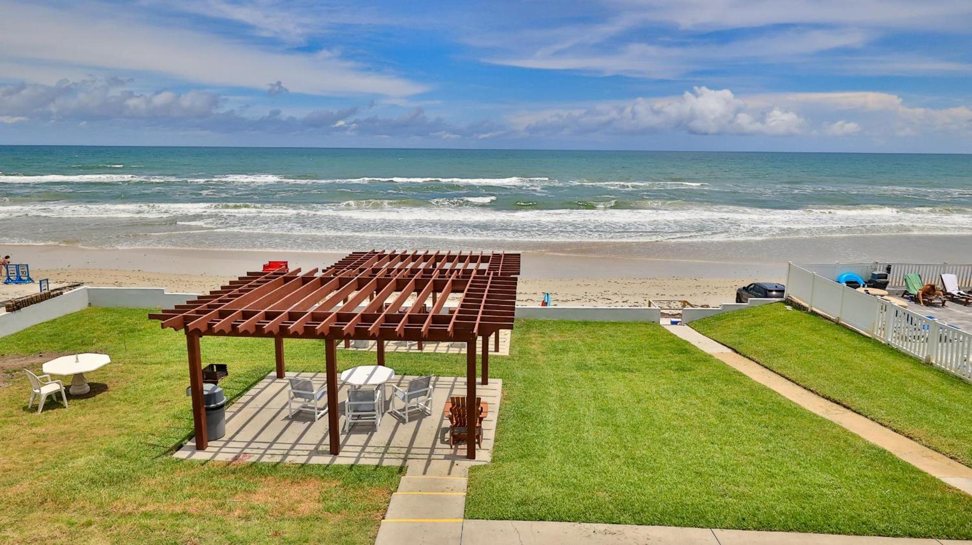 Driftwood Beach Motel photo 45