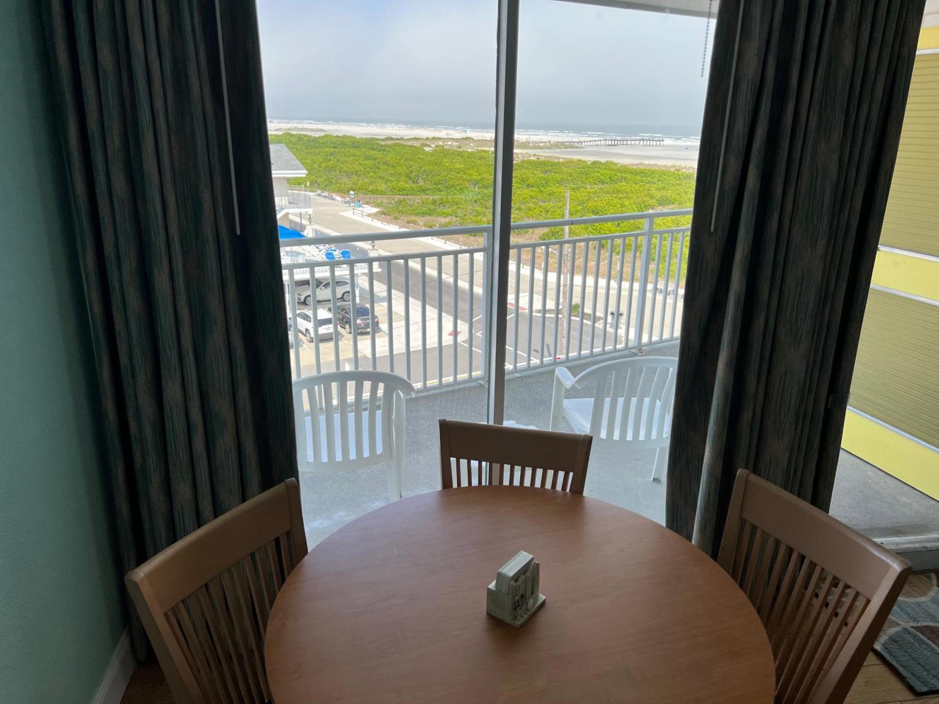 Nassau Inn Beachfront photo 6