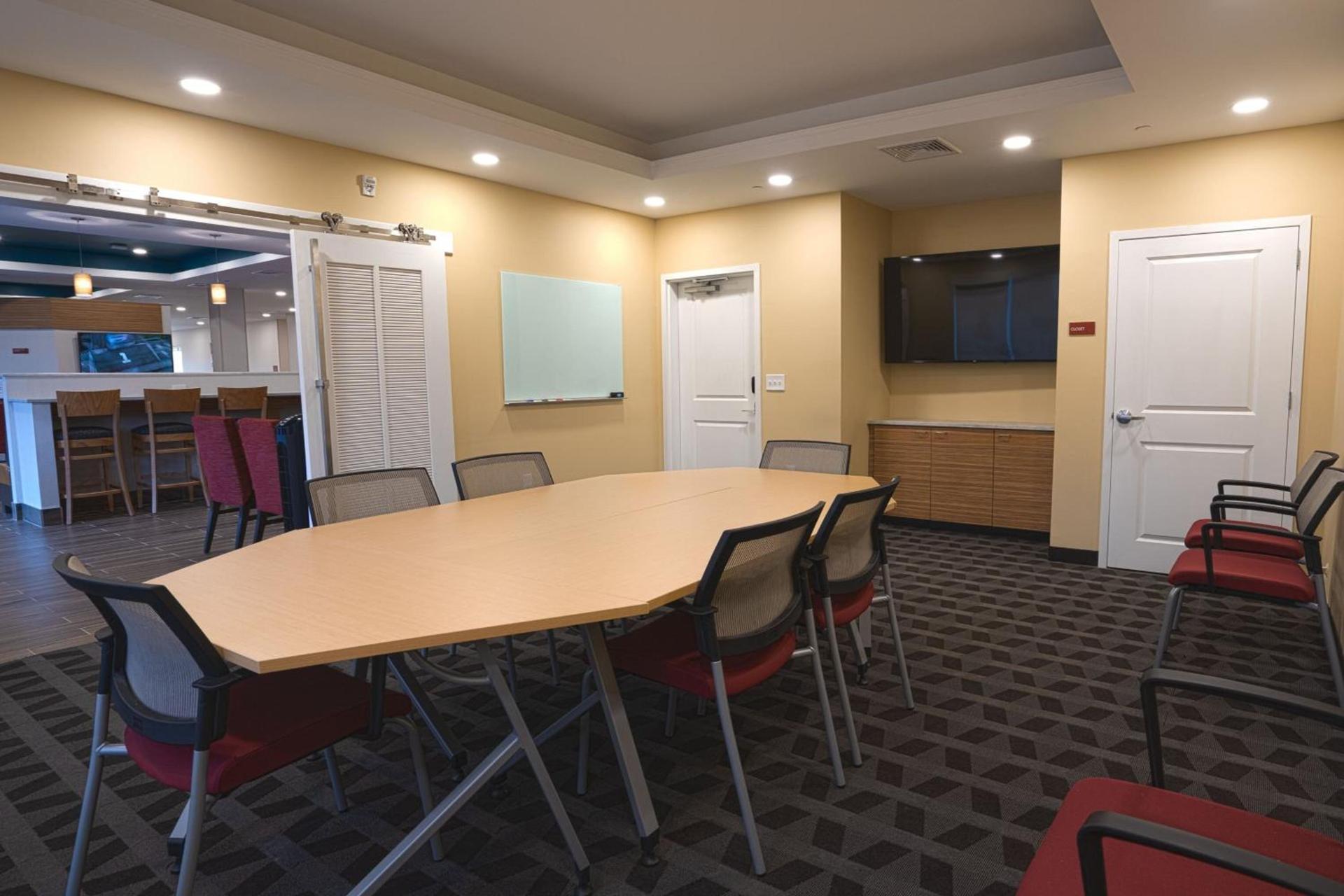TownePlace Suites by Marriott Clinton photo 25