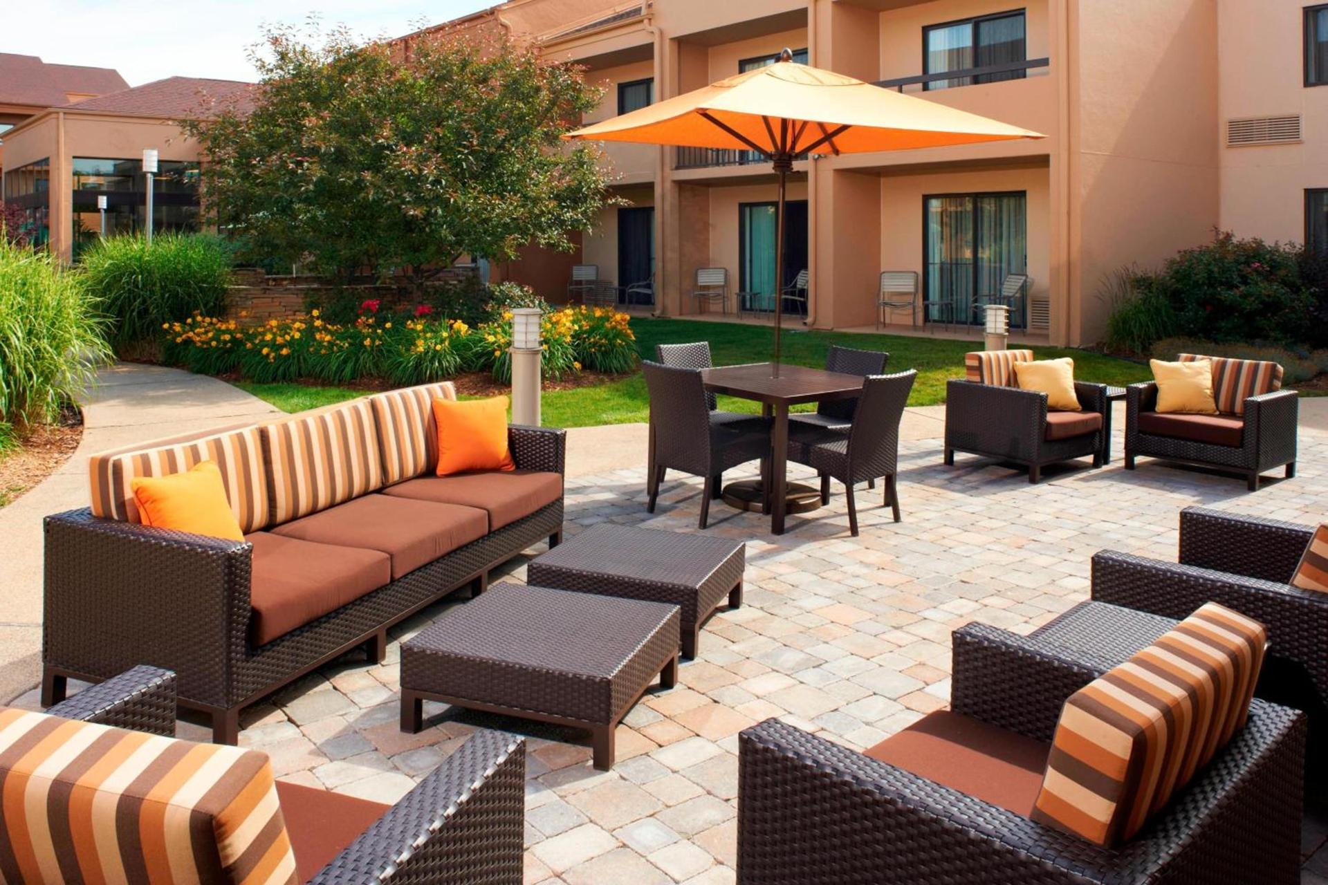 Courtyard by Marriott Rockford photo 2