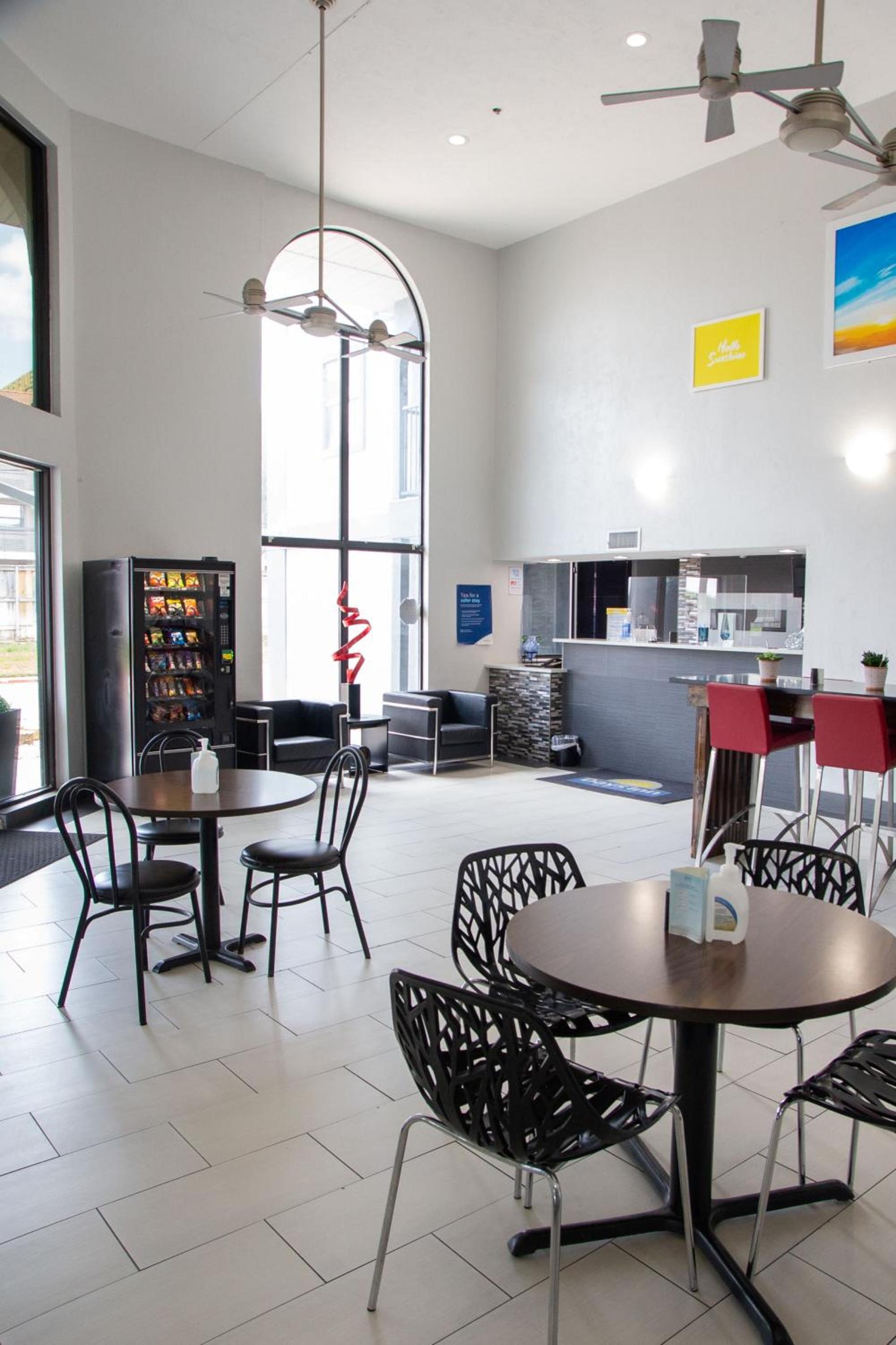 Days Inn by Wyndham Amarillo - Medical Center photo 19