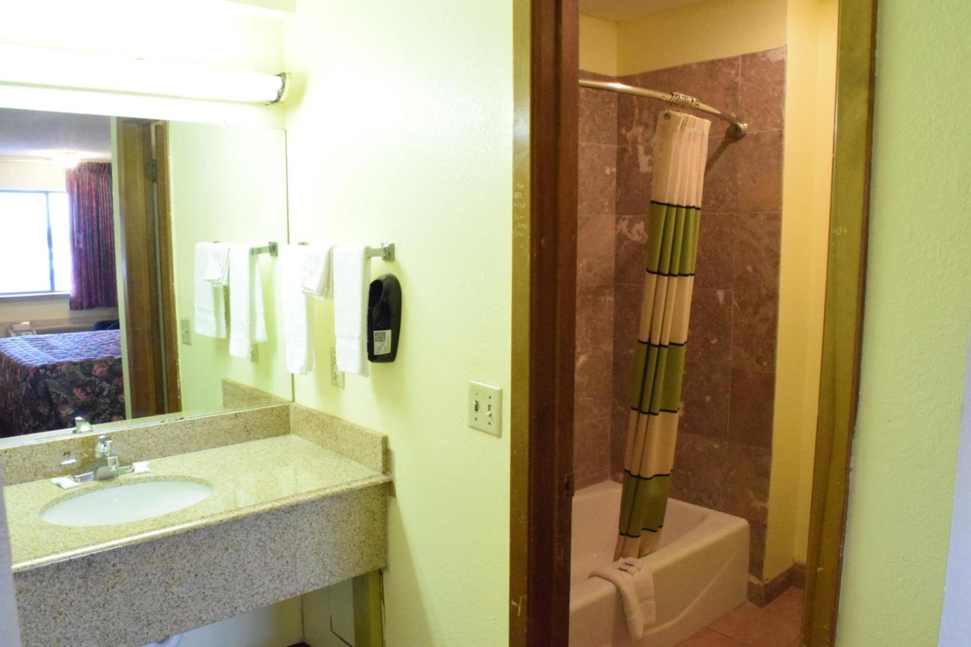 Executive Inn Odessa photo 40