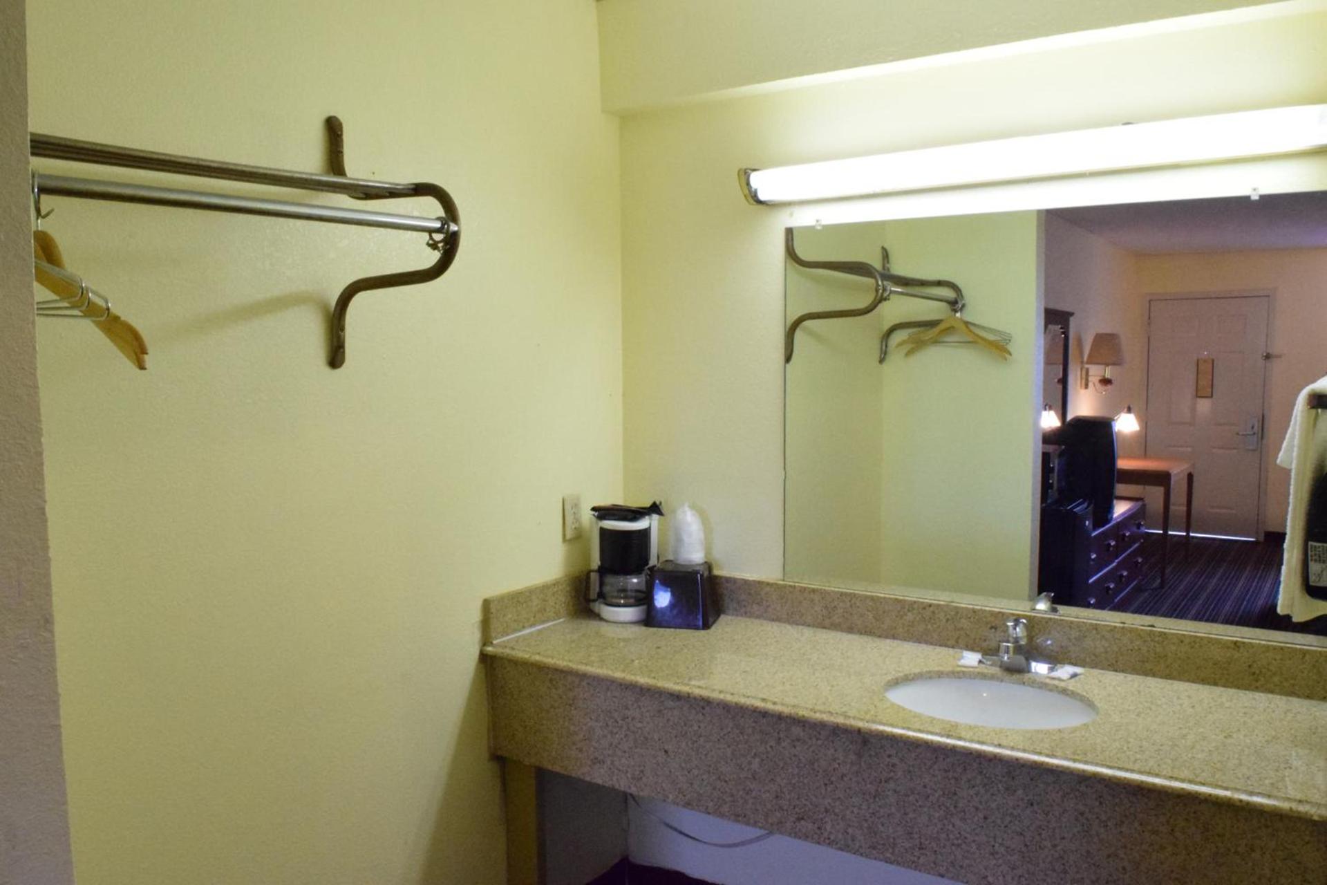 Executive Inn Odessa photo 37
