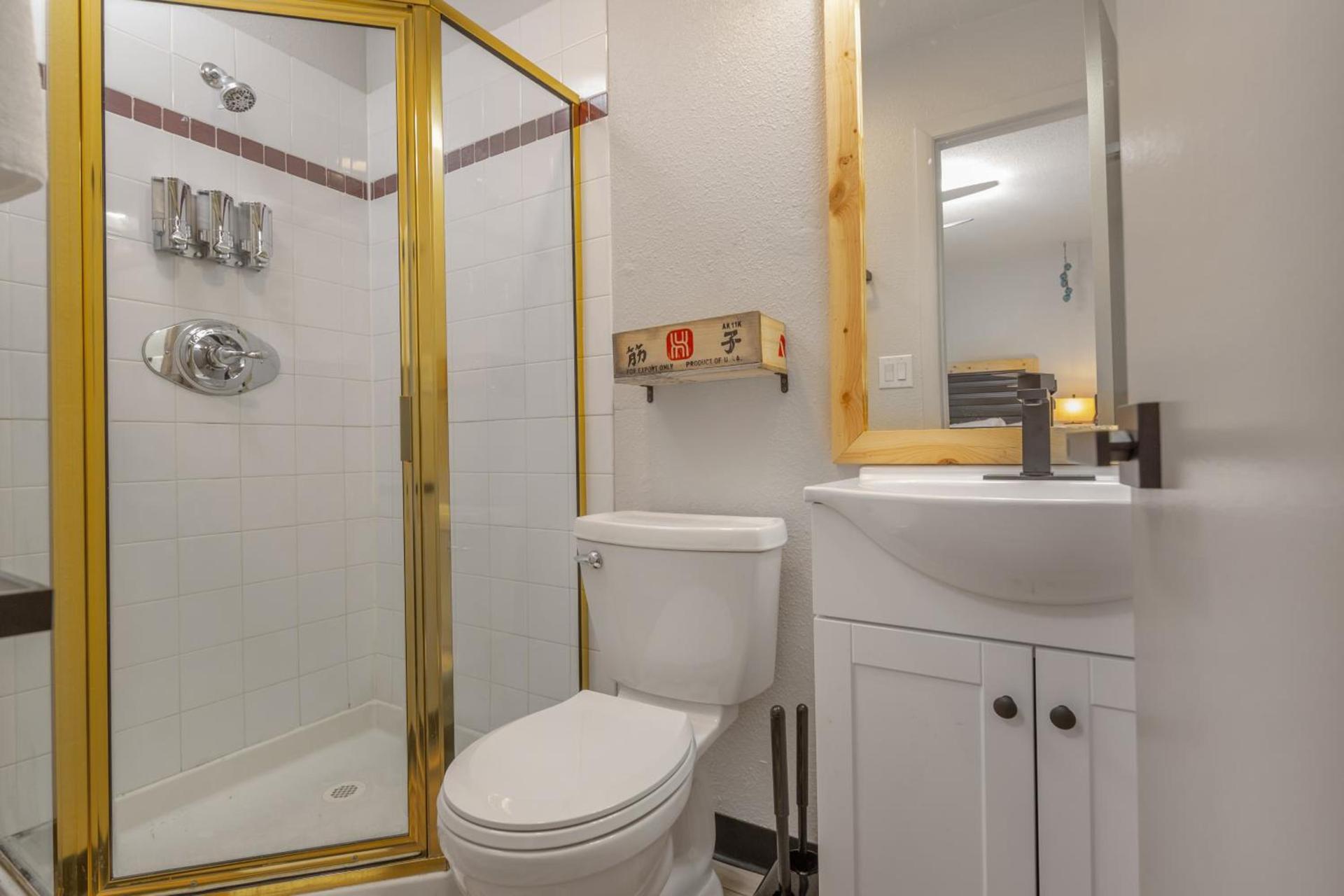 Highliner Hotel - Queen Suites photo 6