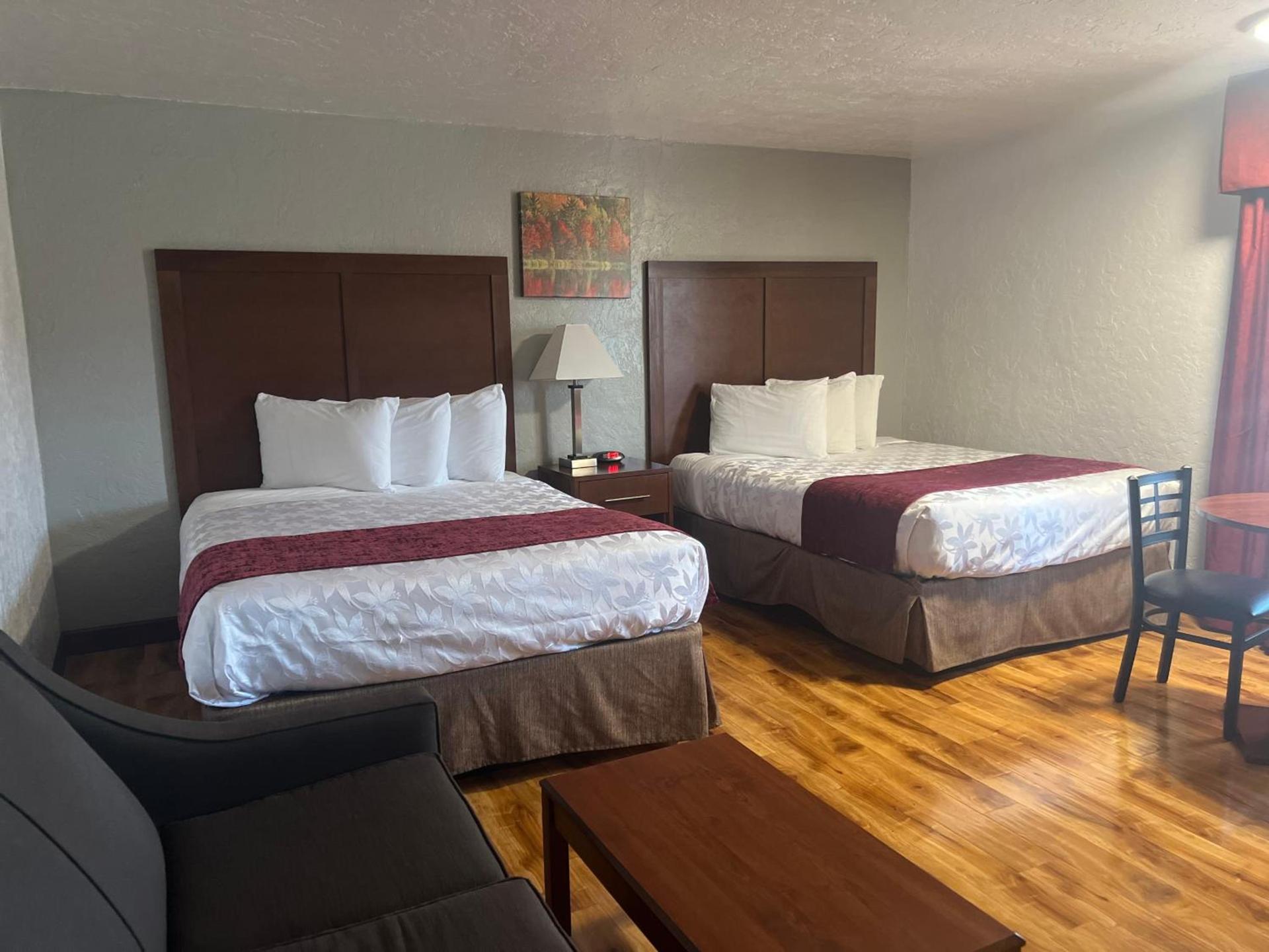 Red Carpet Inn Medford photo 22