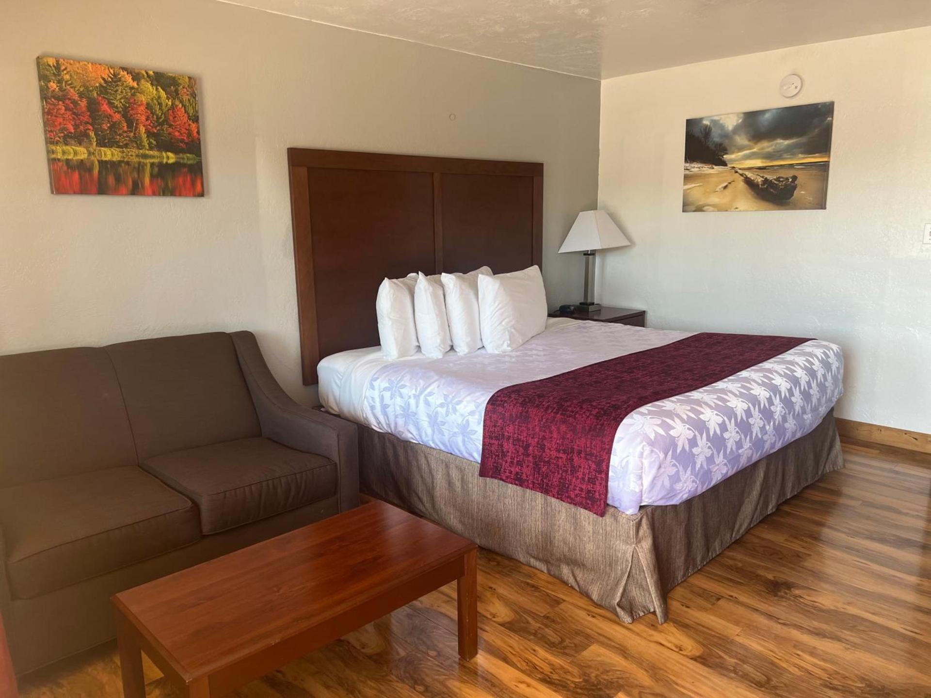 Red Carpet Inn Medford photo 34